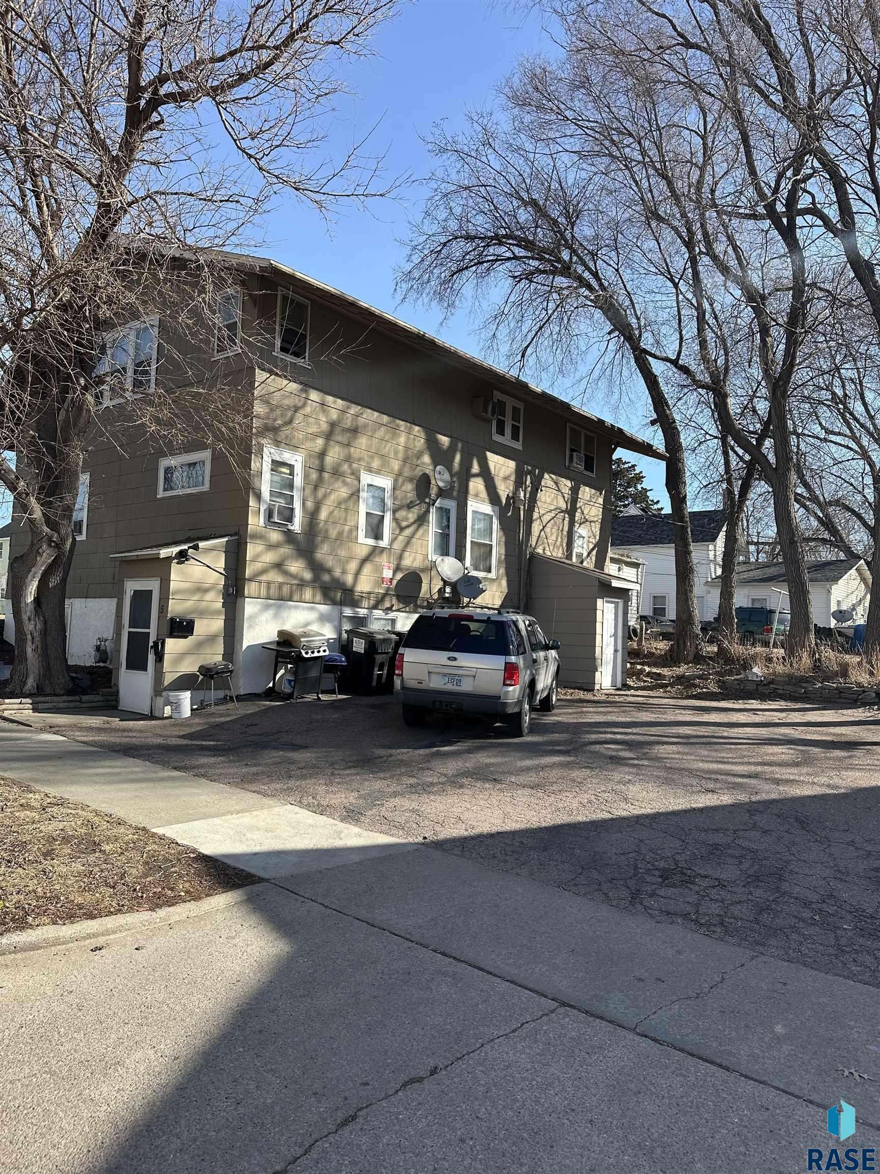 Sioux Falls, SD 57104,925 W 12th St