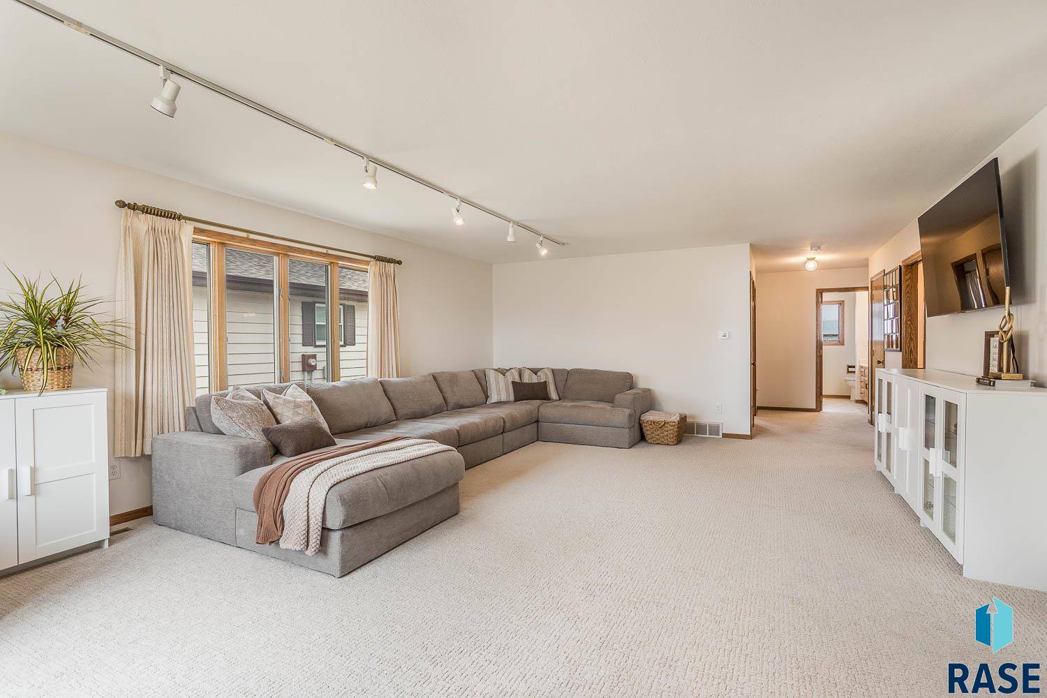 Parkston, SD 57366,703 E Maple St