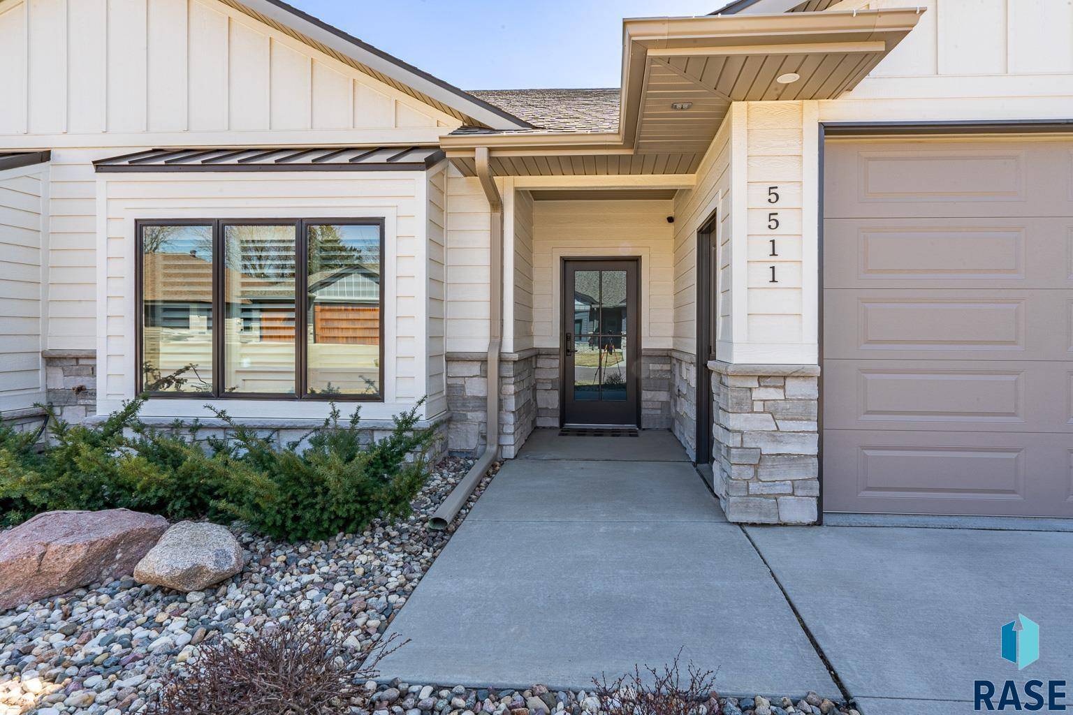 Sioux Falls, SD 57106,5511 W Cardinal Cove Pl