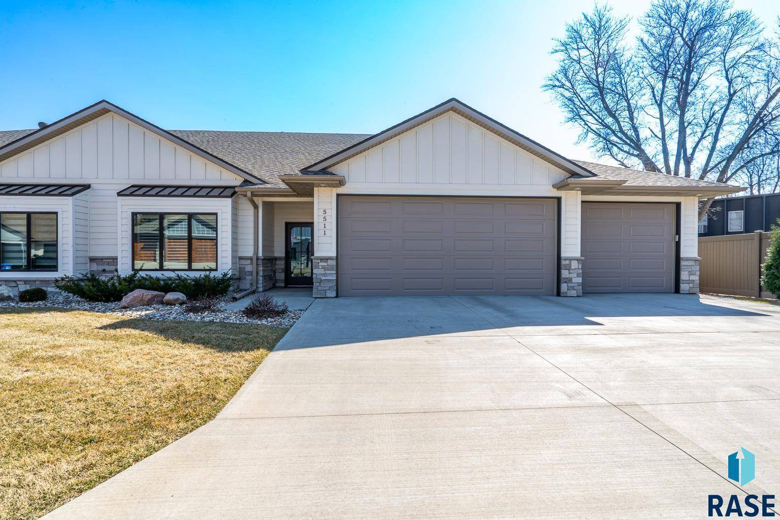 Sioux Falls, SD 57106,5511 W Cardinal Cove Pl