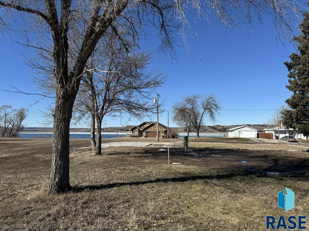 Chamberlain, SD 57325,407 S River St