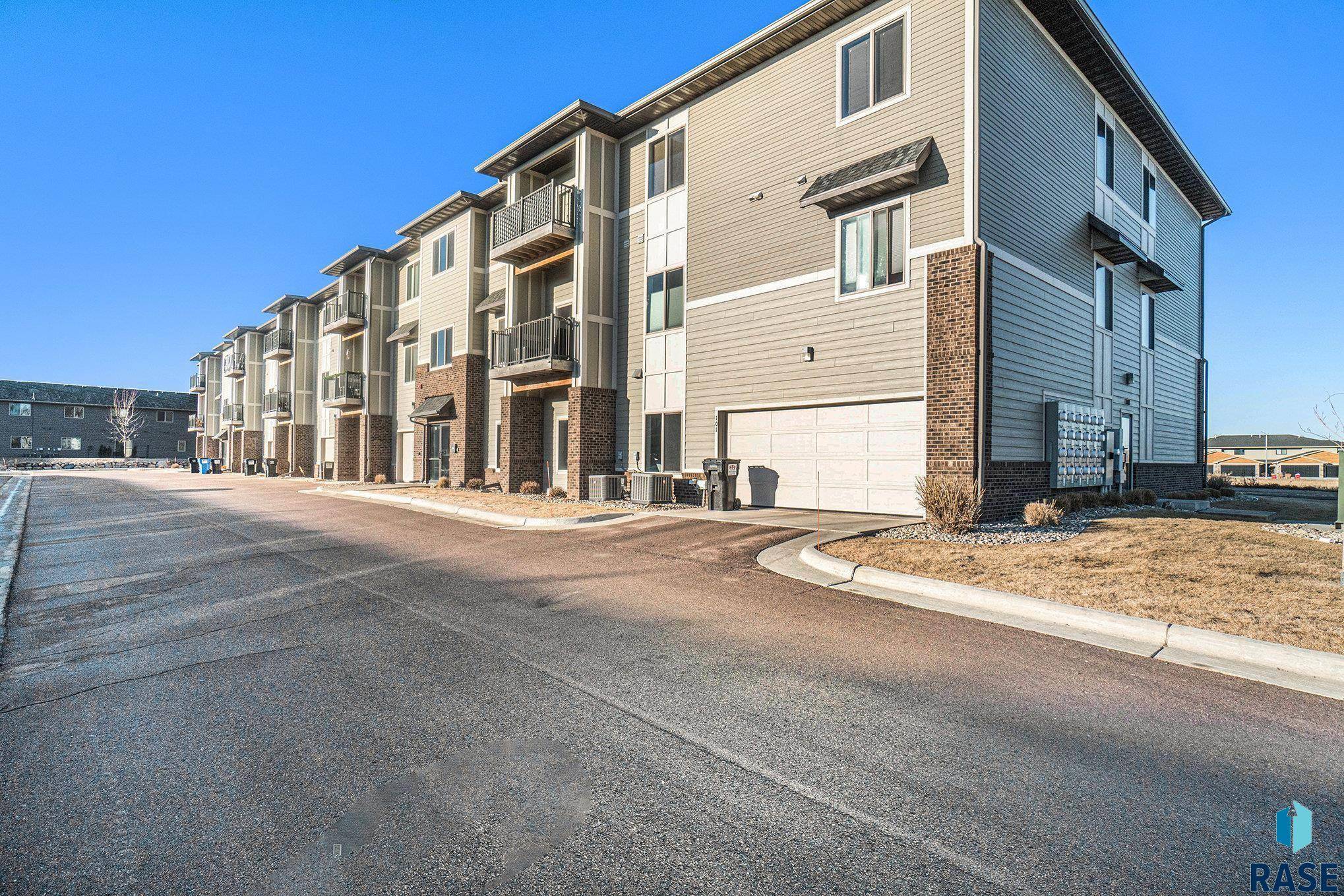 Sioux Falls, SD 57108,7701 S Townsley Ave #214