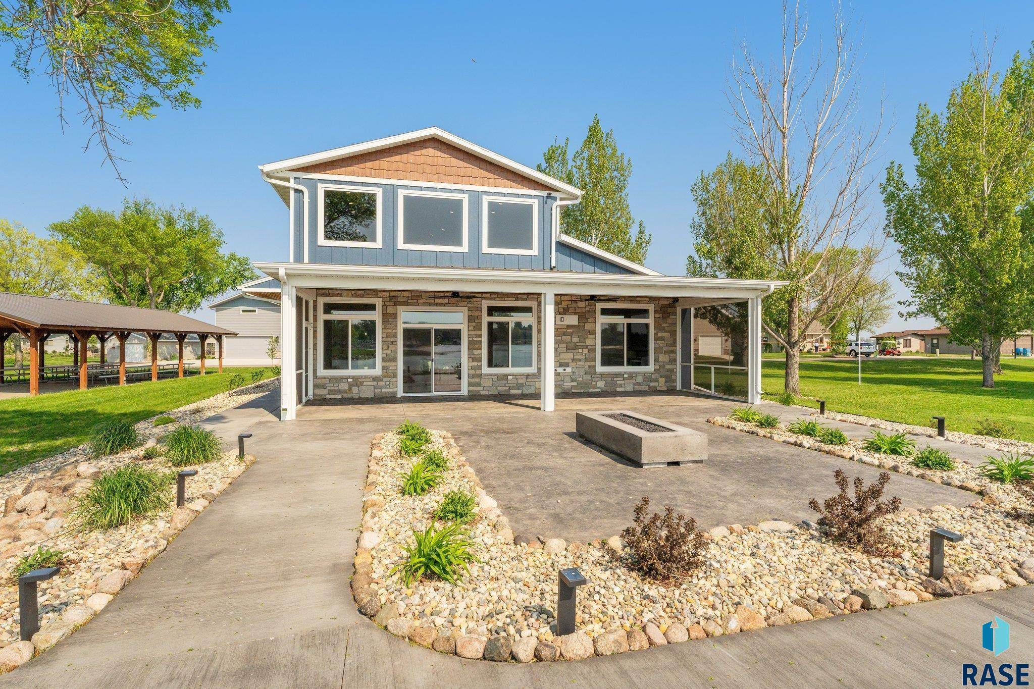 Wentworth, SD 57075,6639 Peninsula Ln