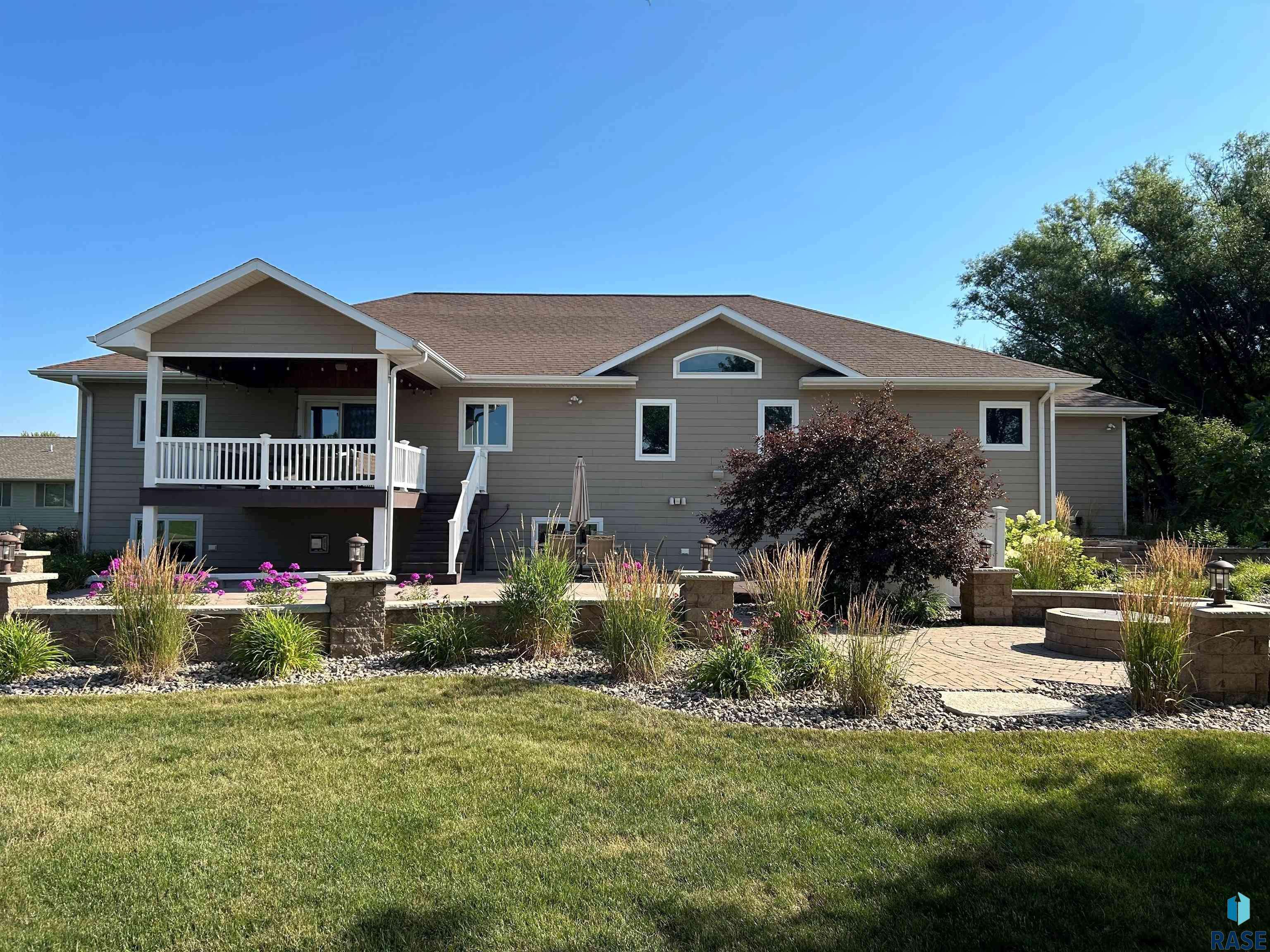 Freeman, SD 27029,1103 S Dewald St