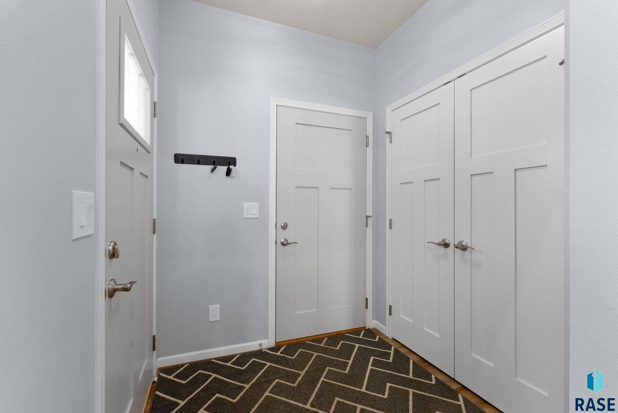 Sioux Falls, SD 57106,2405 S Kinderhook Ave