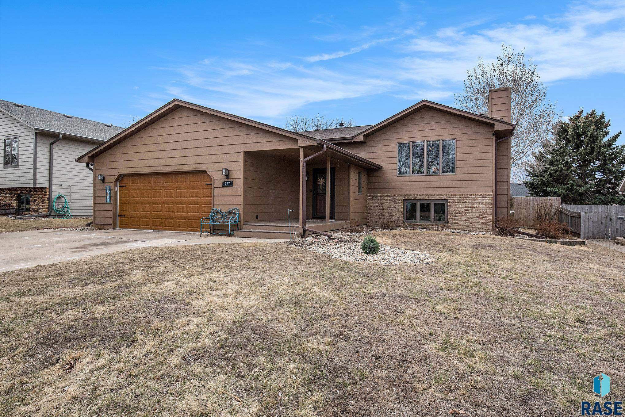Sioux Falls, SD 57103,737 N Columbia Dr