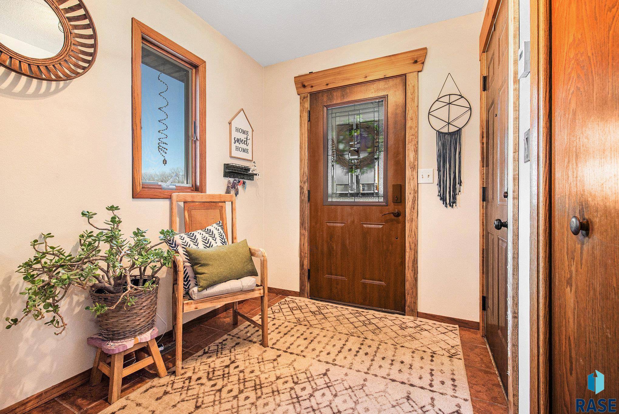 Sioux Falls, SD 57103,737 N Columbia Dr