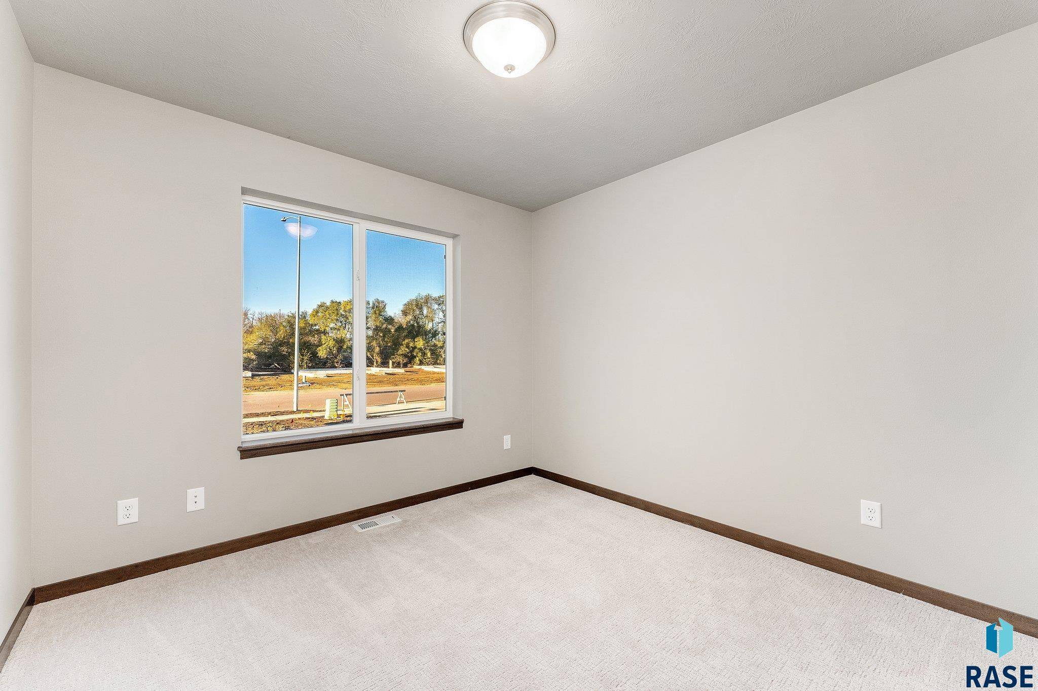 Sioux Falls, SD 57110,1712 N Concord Dr