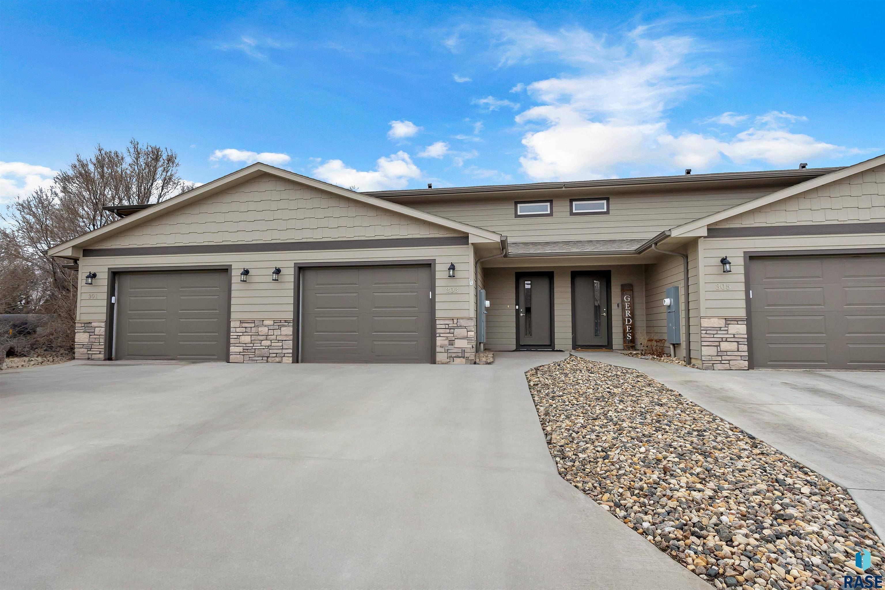 Sioux Falls, SD 57107,303 N Heron Pl