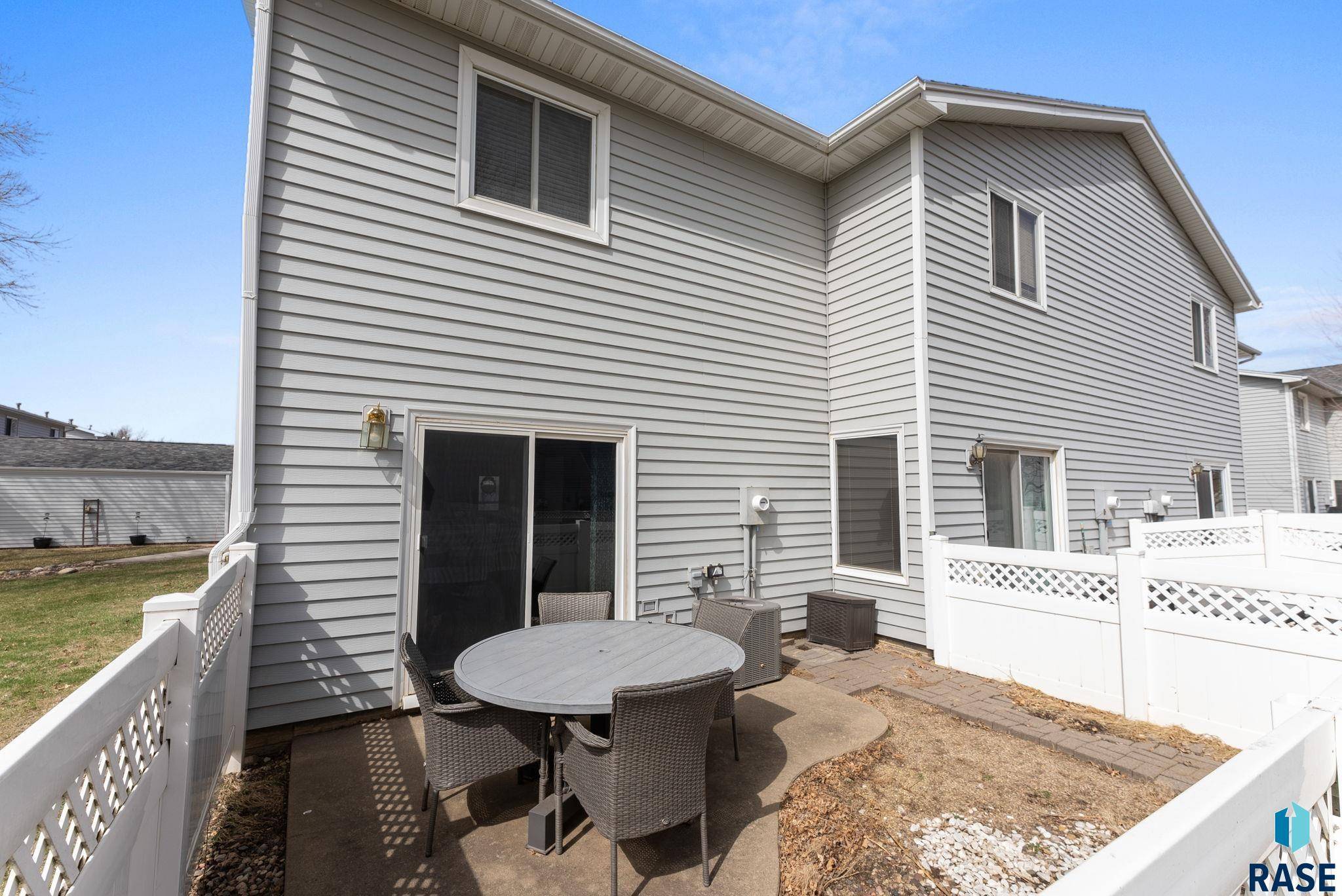 Sioux Falls, SD 57106,1022 S Bridgeport Pl