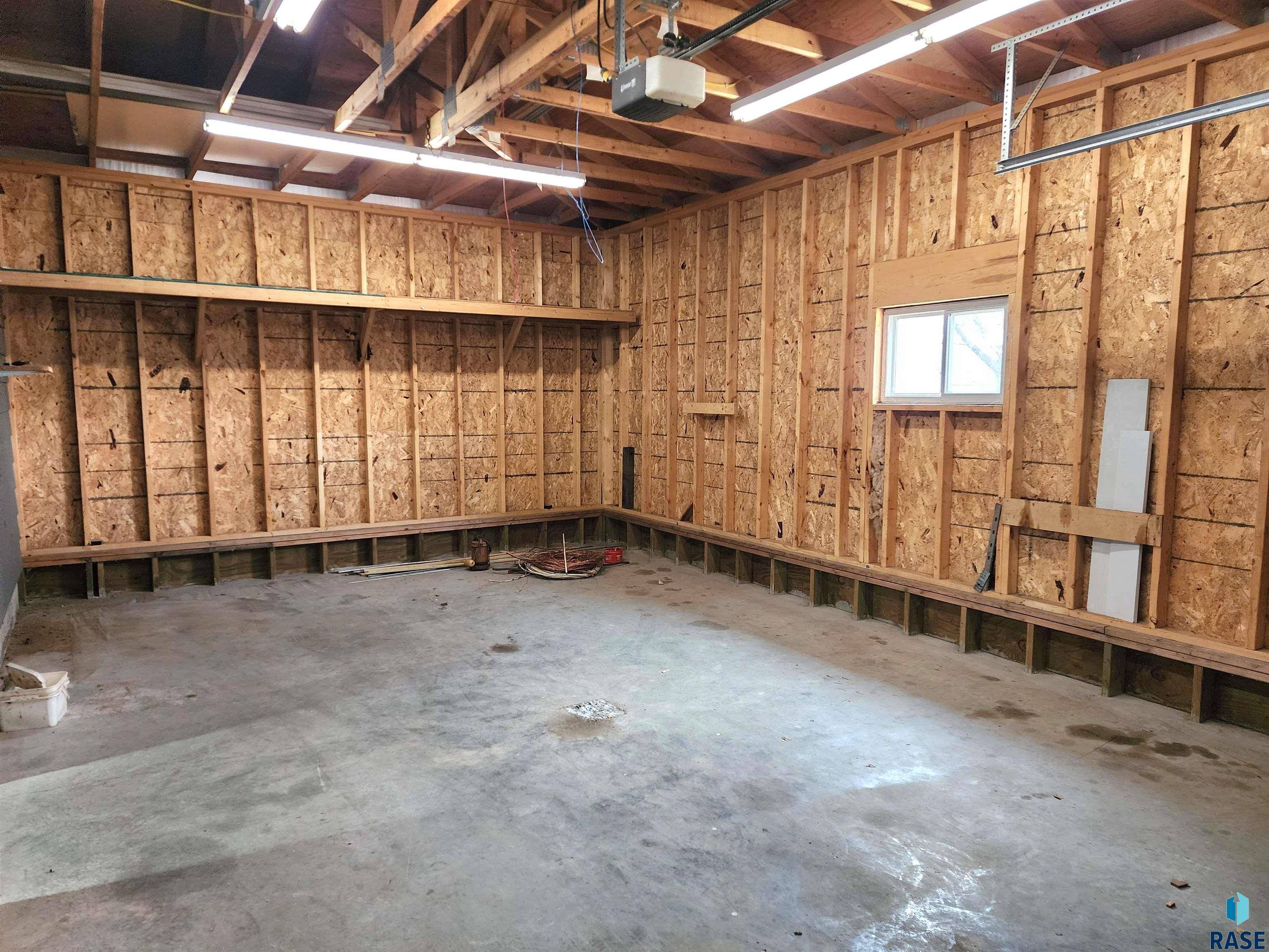 Salem, SD 57058,441 S Hill St