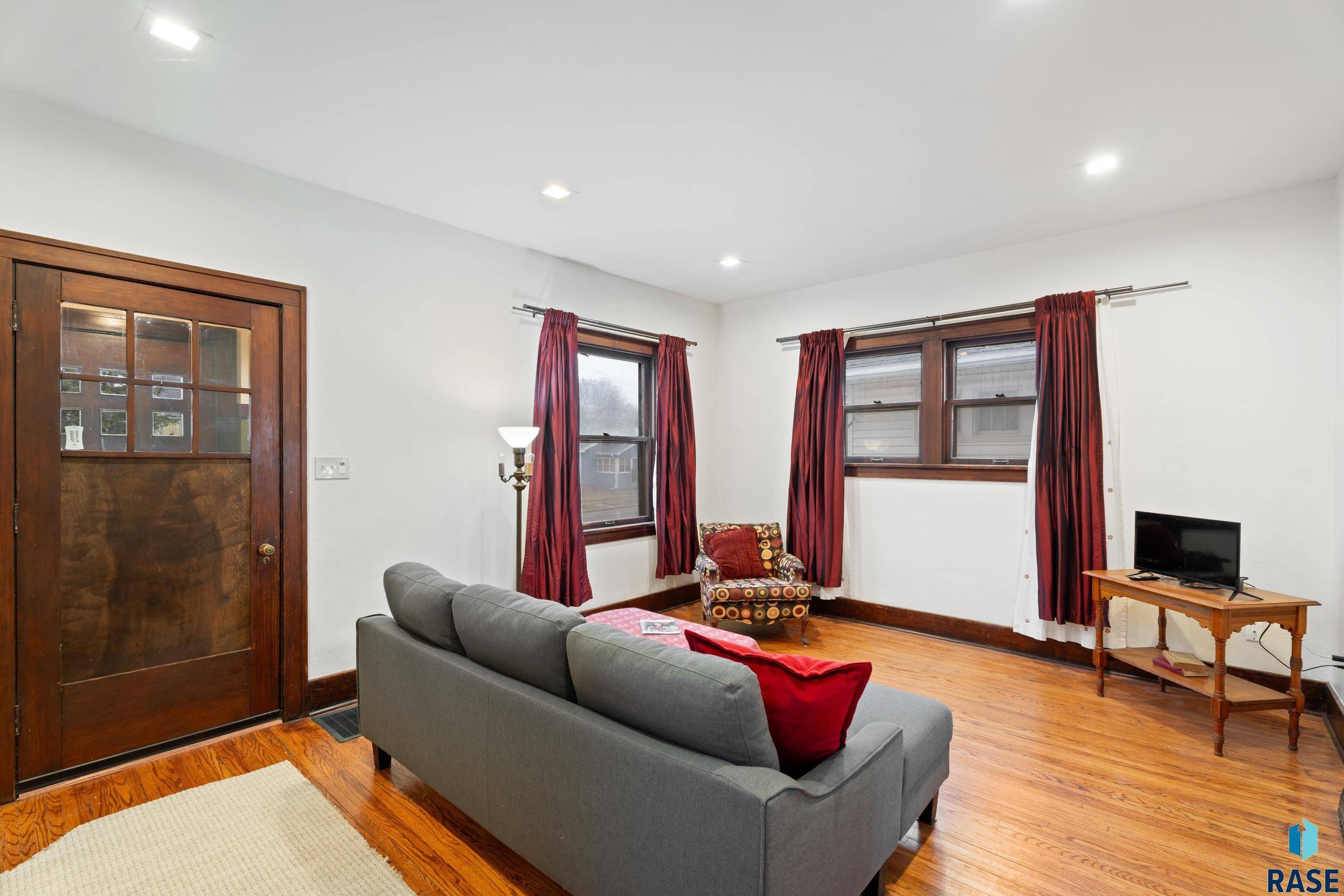 Sioux Falls, SD 57104,715 N Prairie Ave
