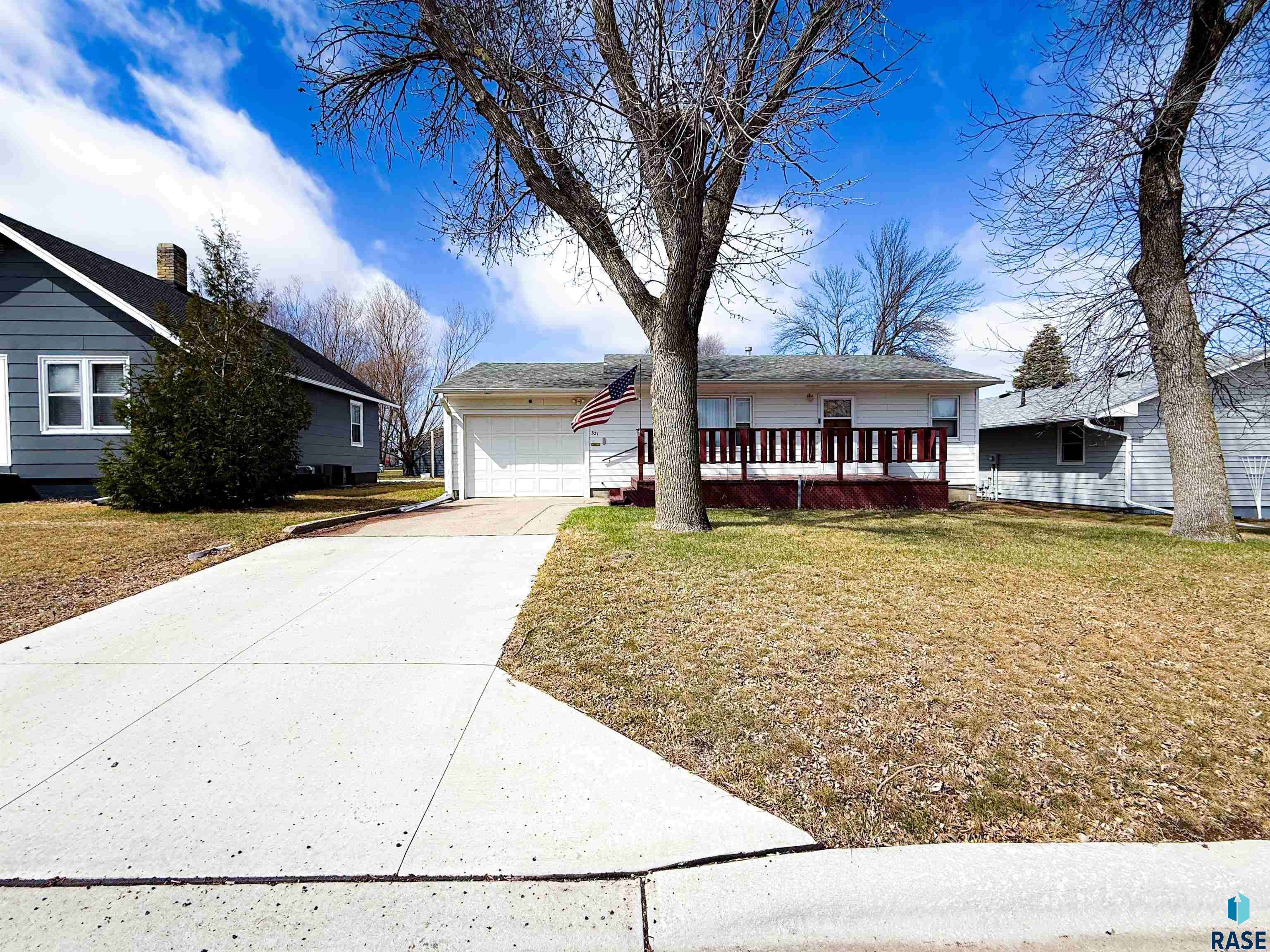 Madison, SD 57042,321 N Olive Ave