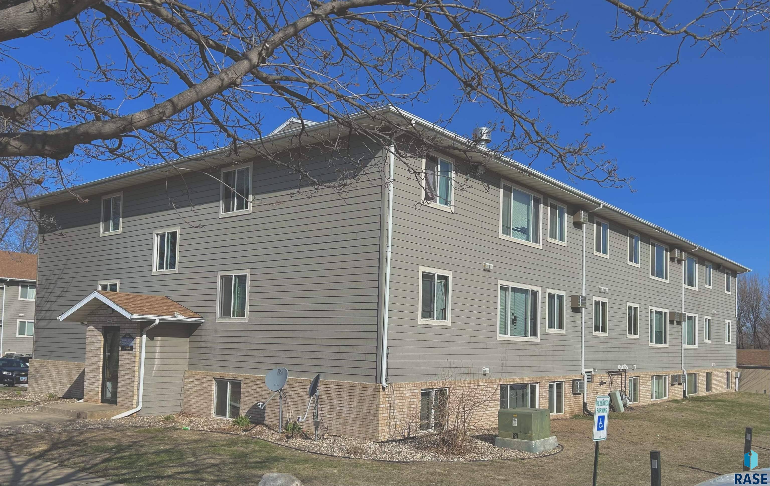 Sioux Falls, SD 57103,4300 - 4308 E 18th St