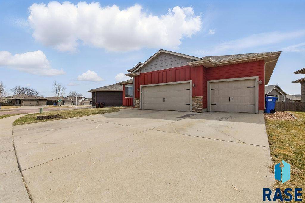 Sioux Falls, SD 57106,7705 W Vista Park St