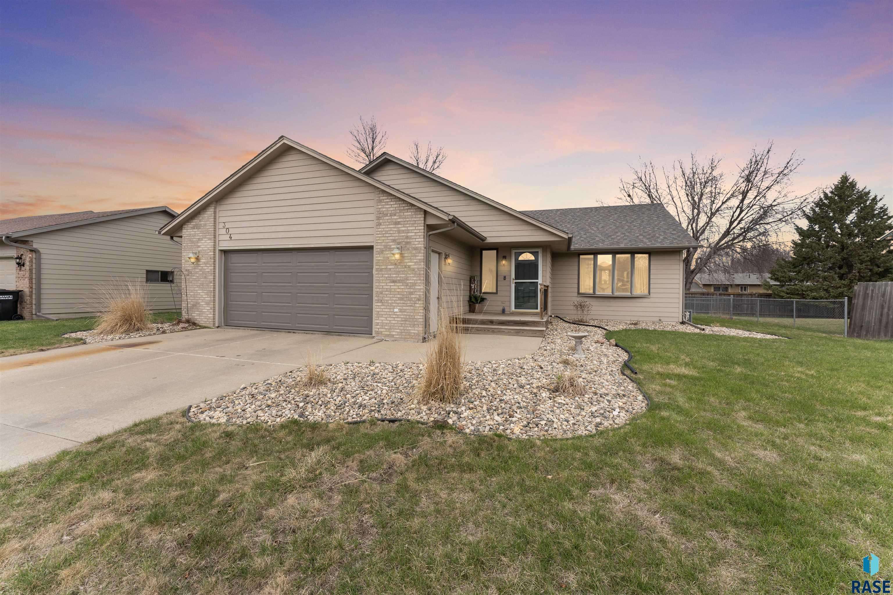 Brandon, SD 57005,304 Birchwood Cir