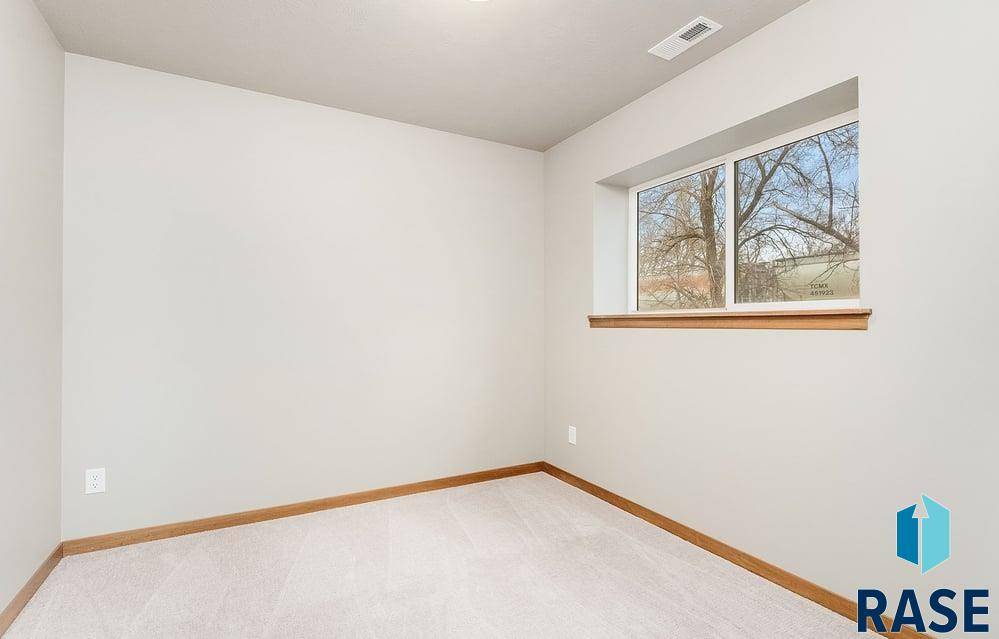 Sioux Falls, SD 57107,6825 W 5th St