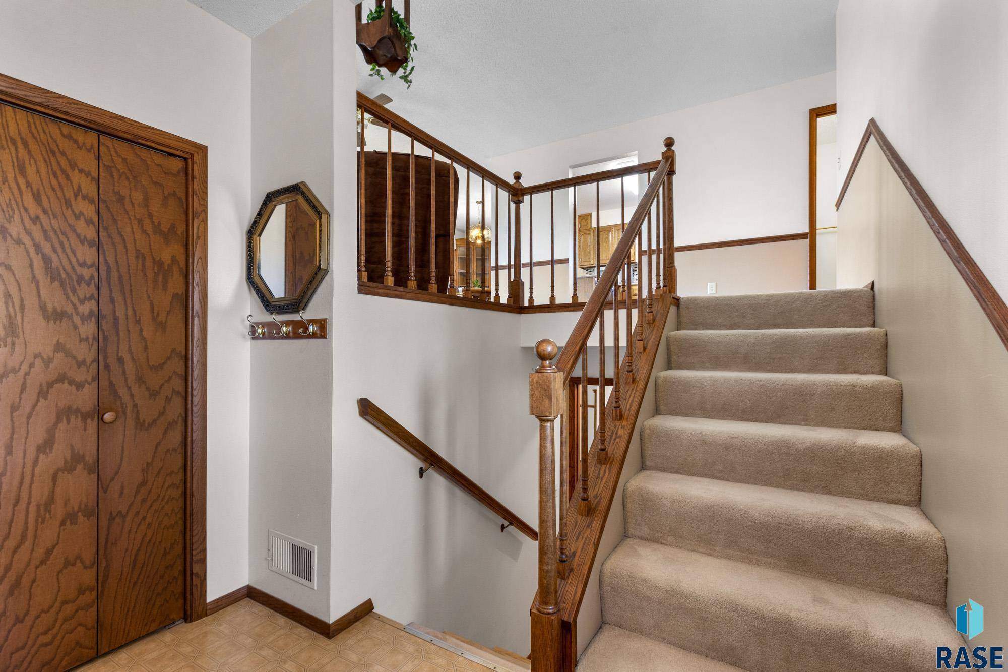 Sioux Falls, SD 57103,1701 E 56th St