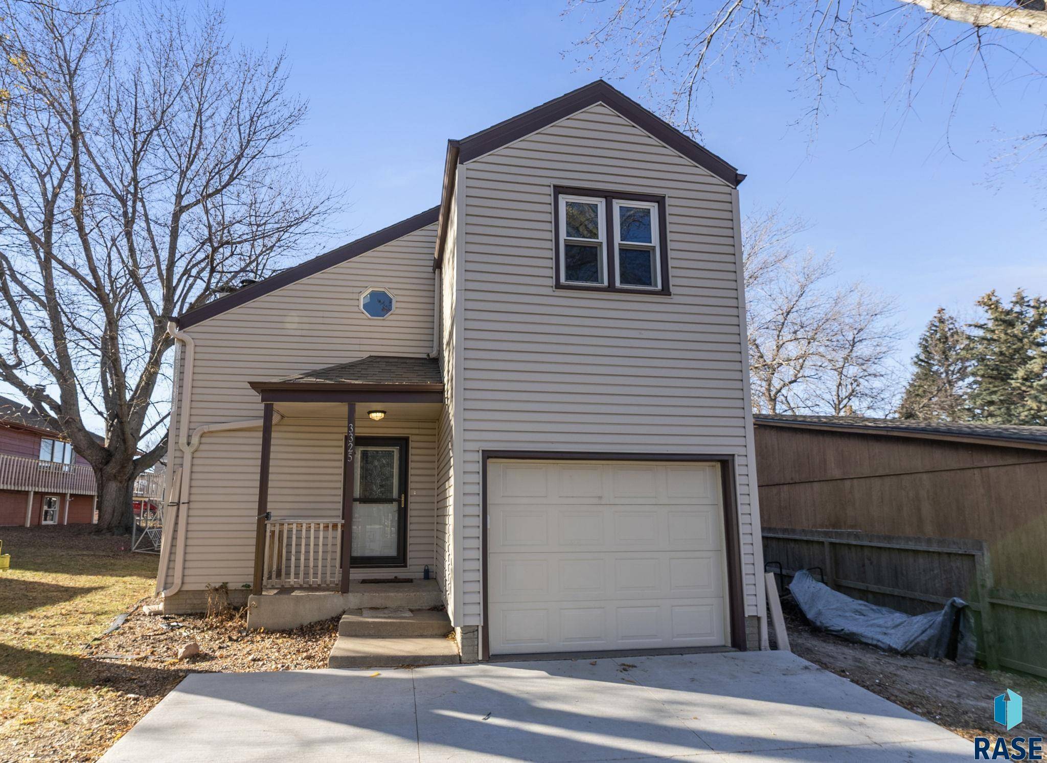 Sioux Falls, SD 57103,3325 E Manor Cir