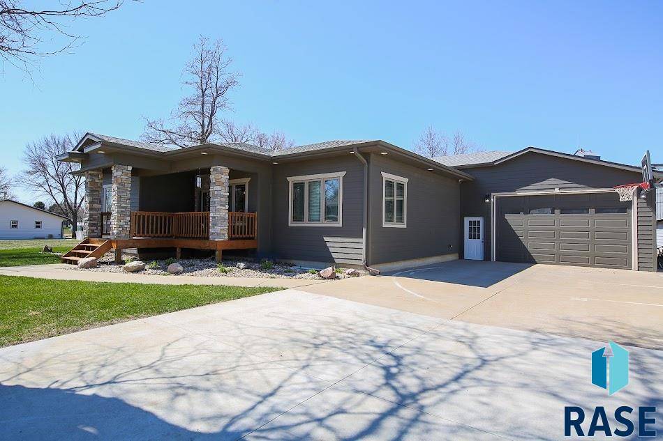 Viborg, SD 57070-2015,105 N Nora St