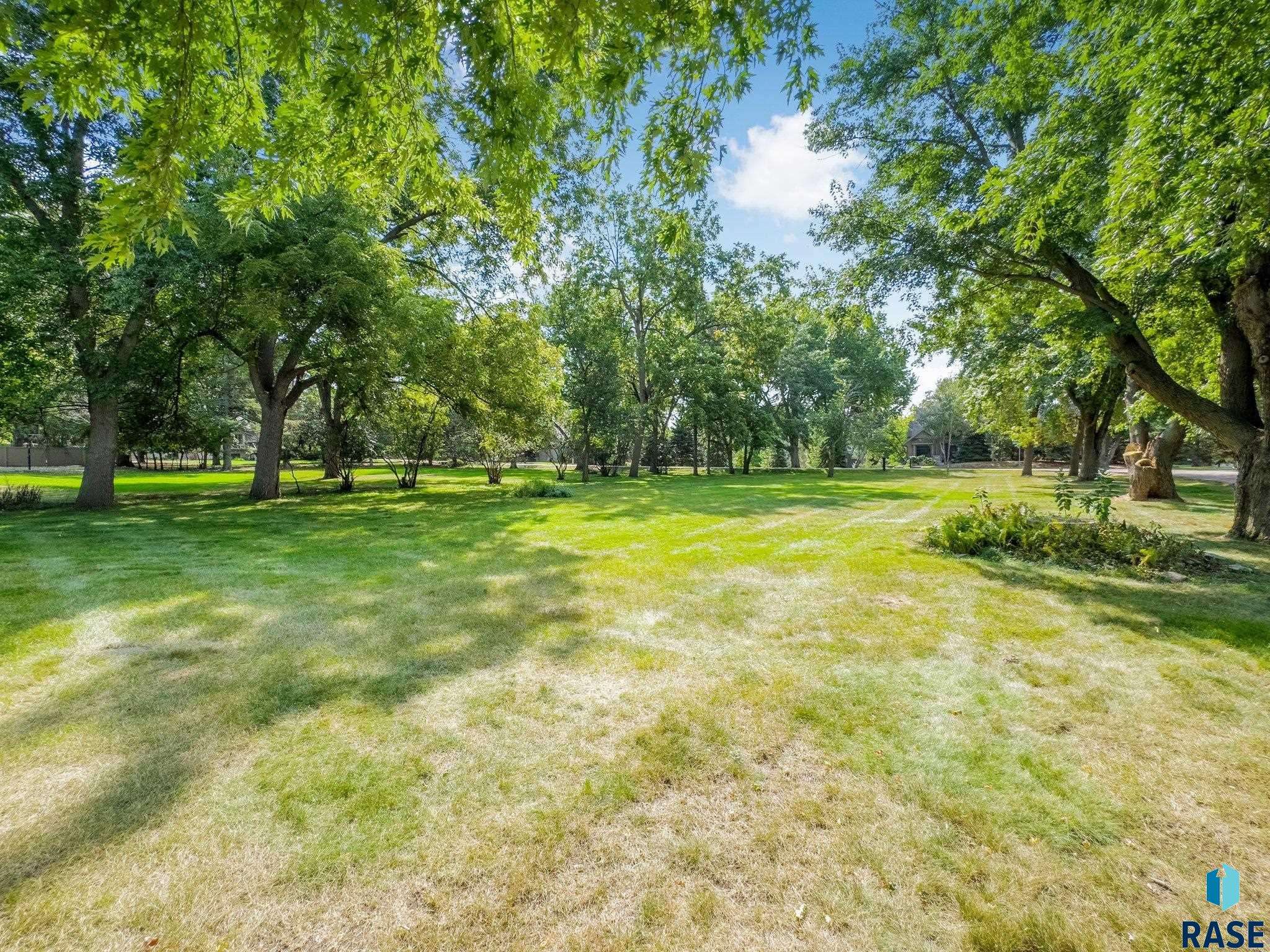 Sioux Falls, SD 57103,2894 E Old Orchard Trl