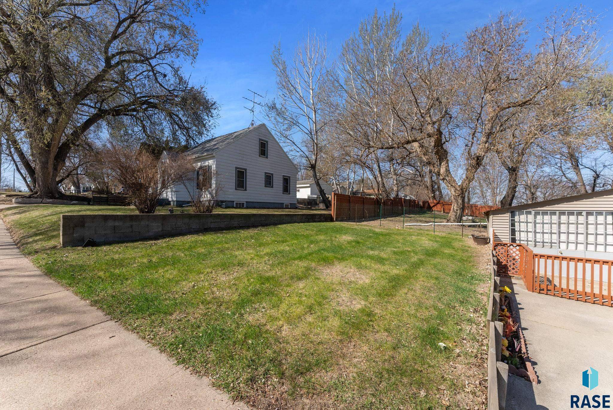 Sioux Falls, SD 57104,1219 N Spring Ave