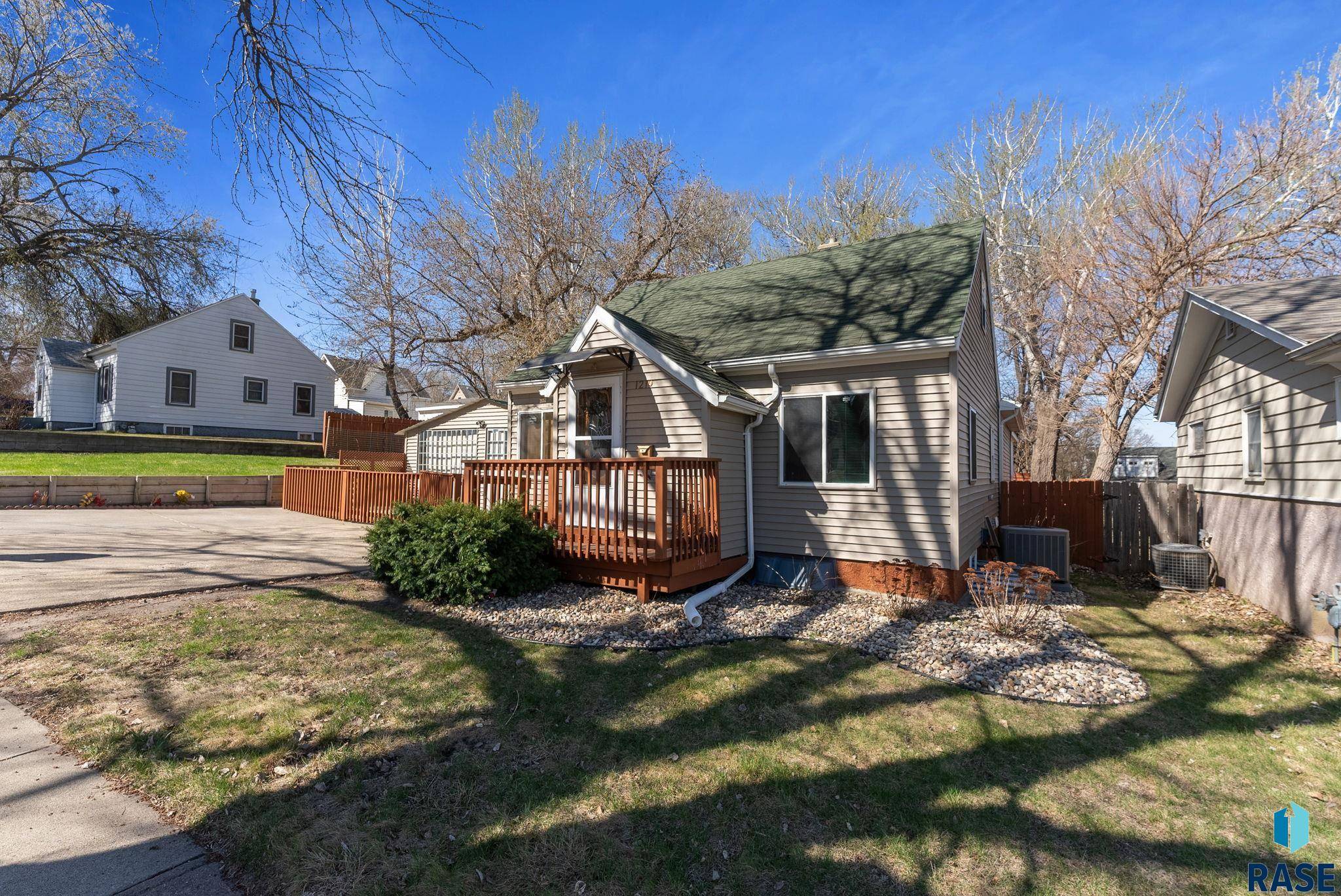 Sioux Falls, SD 57104,1219 N Spring Ave