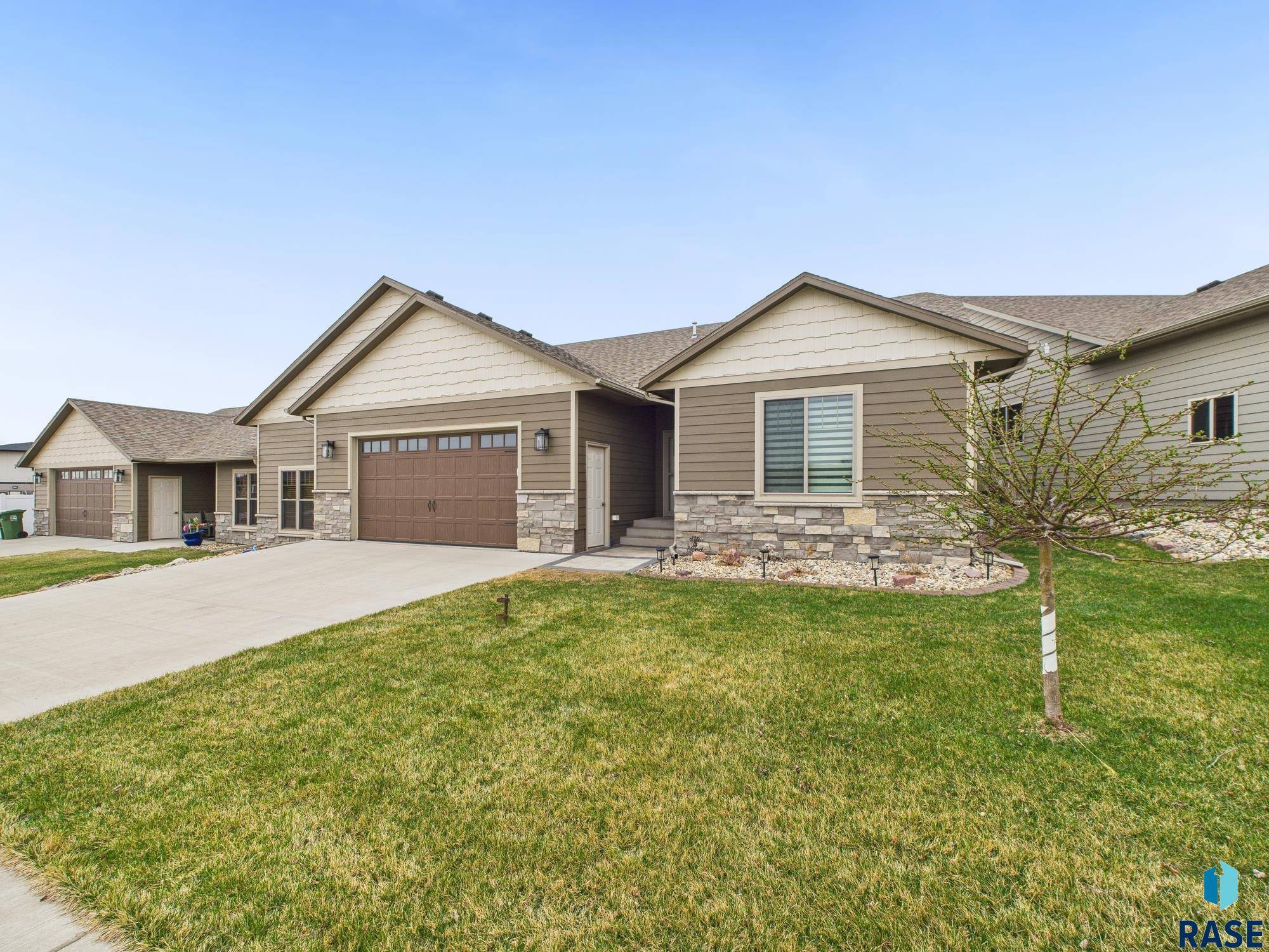 Sioux Falls, SD 57110,5107 E Cattail Dr