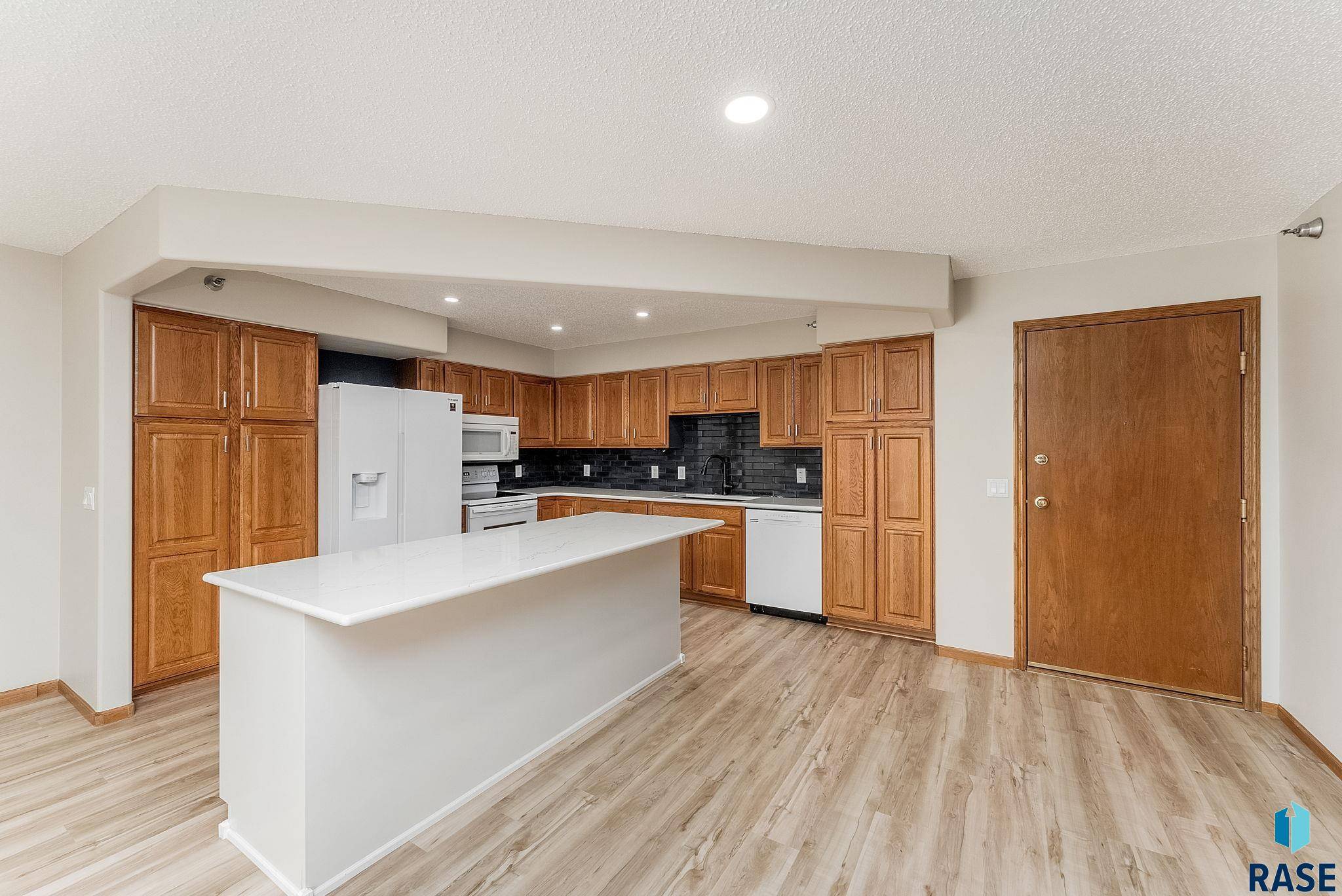 Sioux Falls, SD 57103,3700 E Peony Pl #307