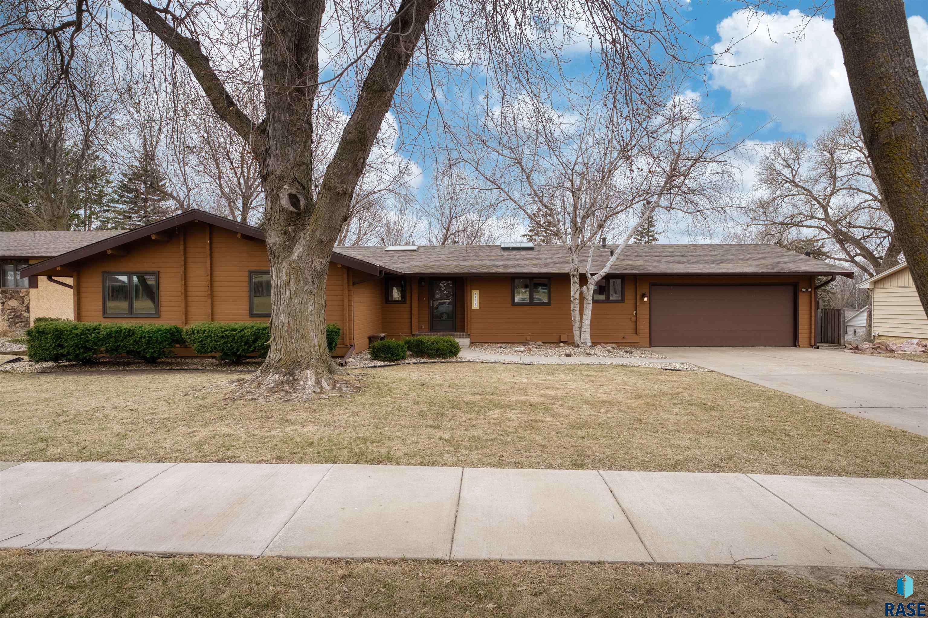 Sioux Falls, SD 57105,1609 S Garfield Ave