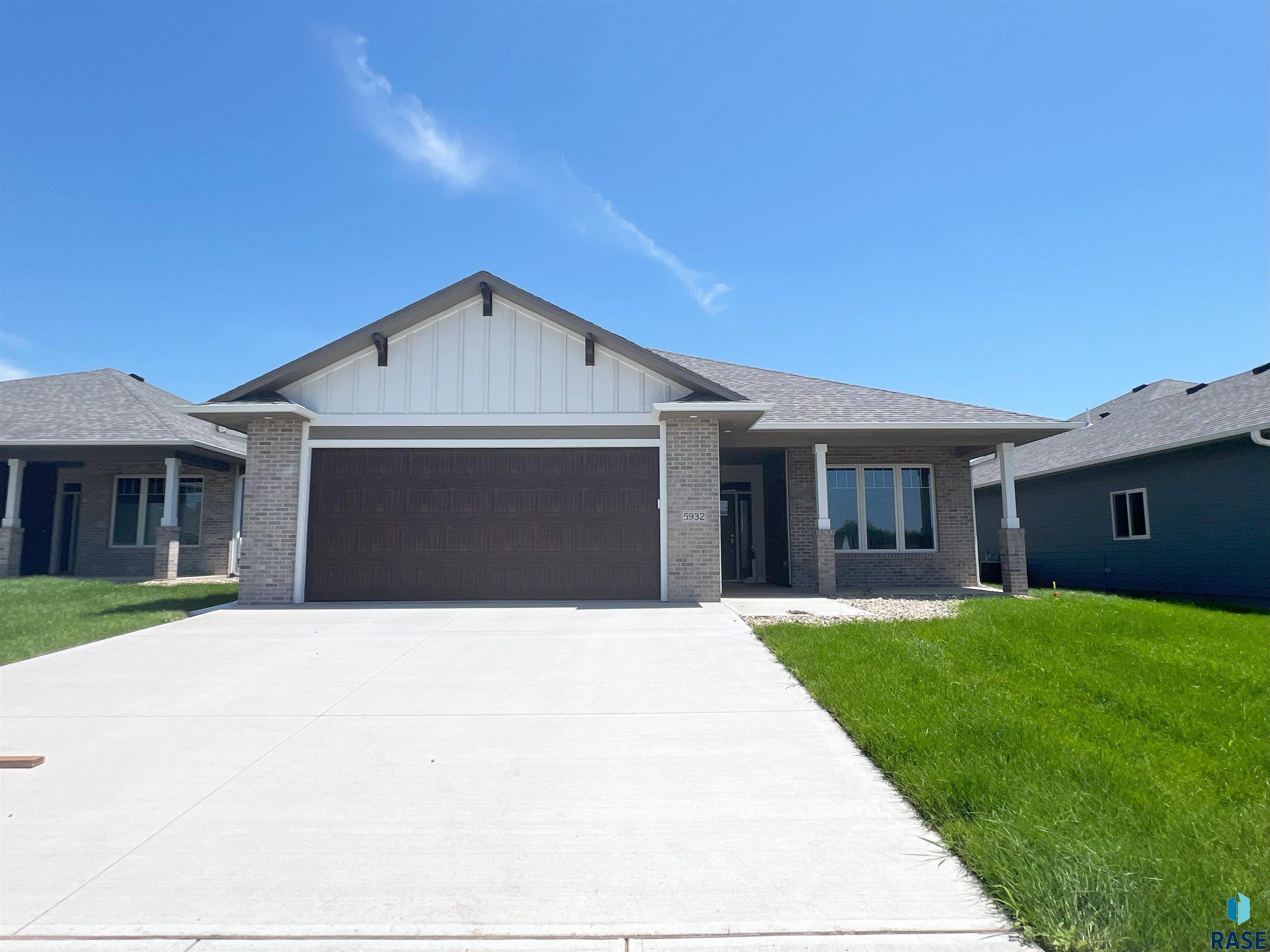 Sioux Falls, SD 57108,5932 S Spirea Ave