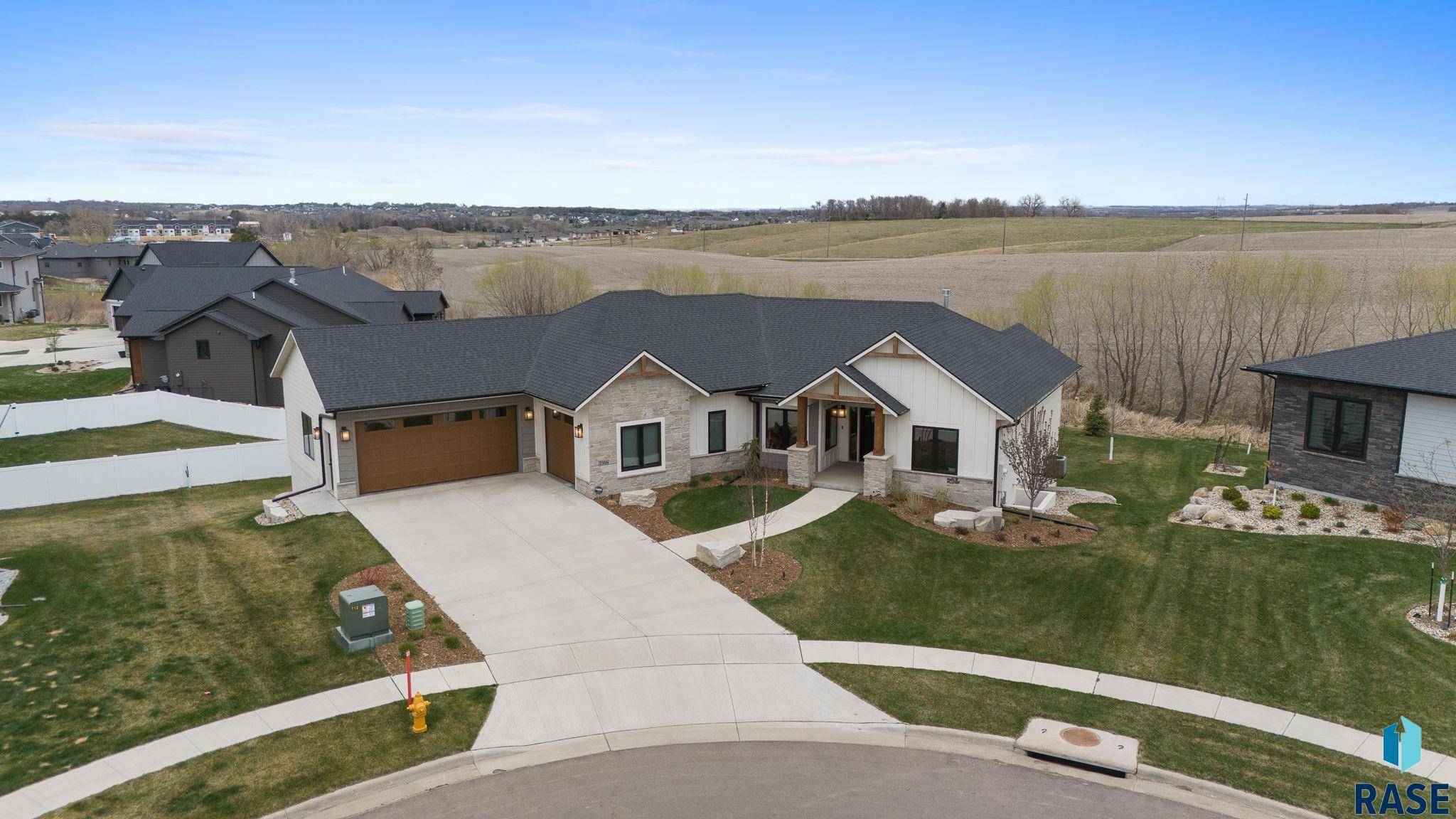 Sioux Falls, SD 57110,7316 E Misty Knoll Cir