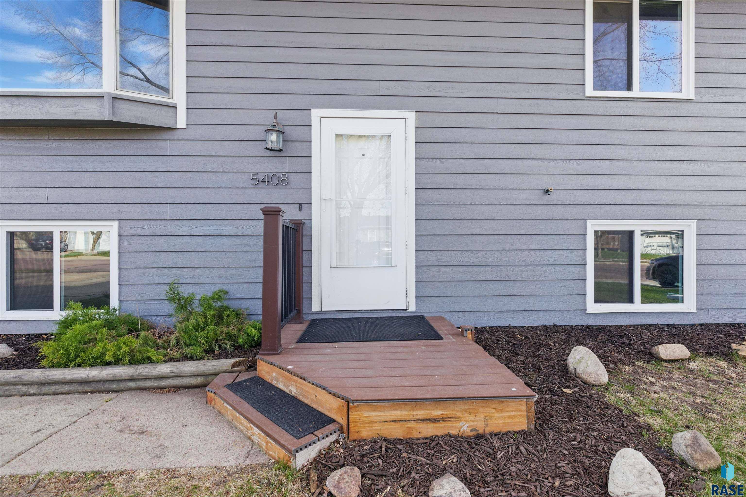 Sioux Falls, SD 57106,5408 S Landsdown Dr