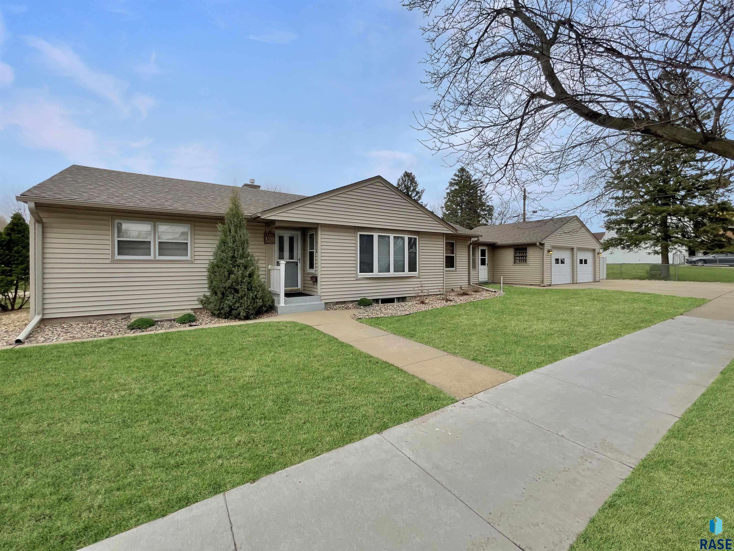 Sioux Falls, SD 57105,1516 S West Ave