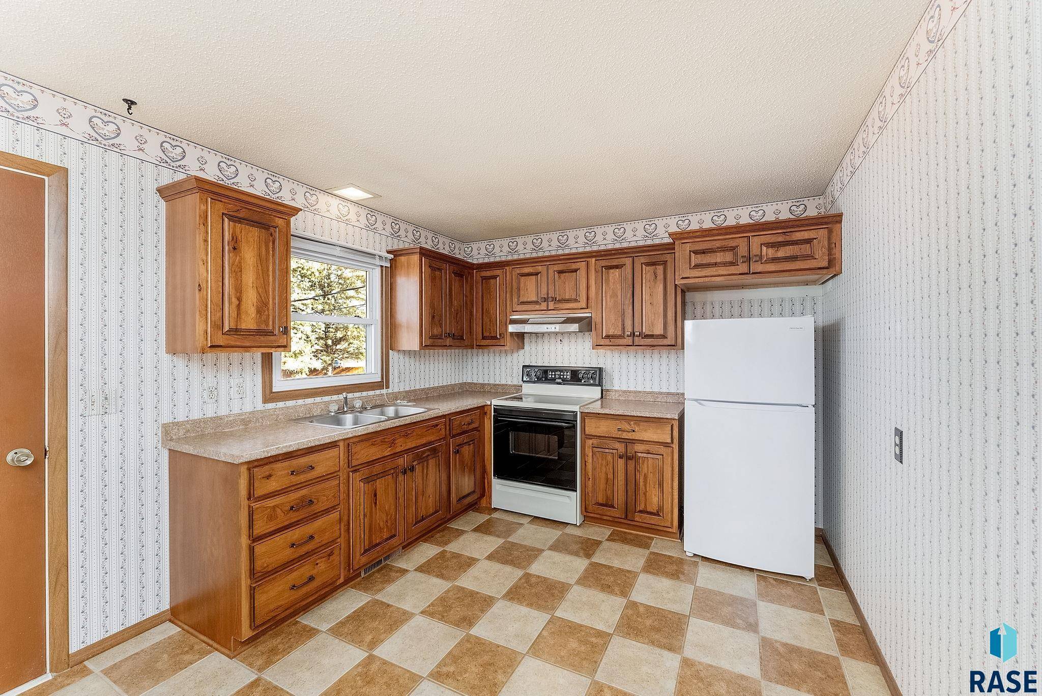 Sioux Falls, SD 57103,4416 E Walker Way