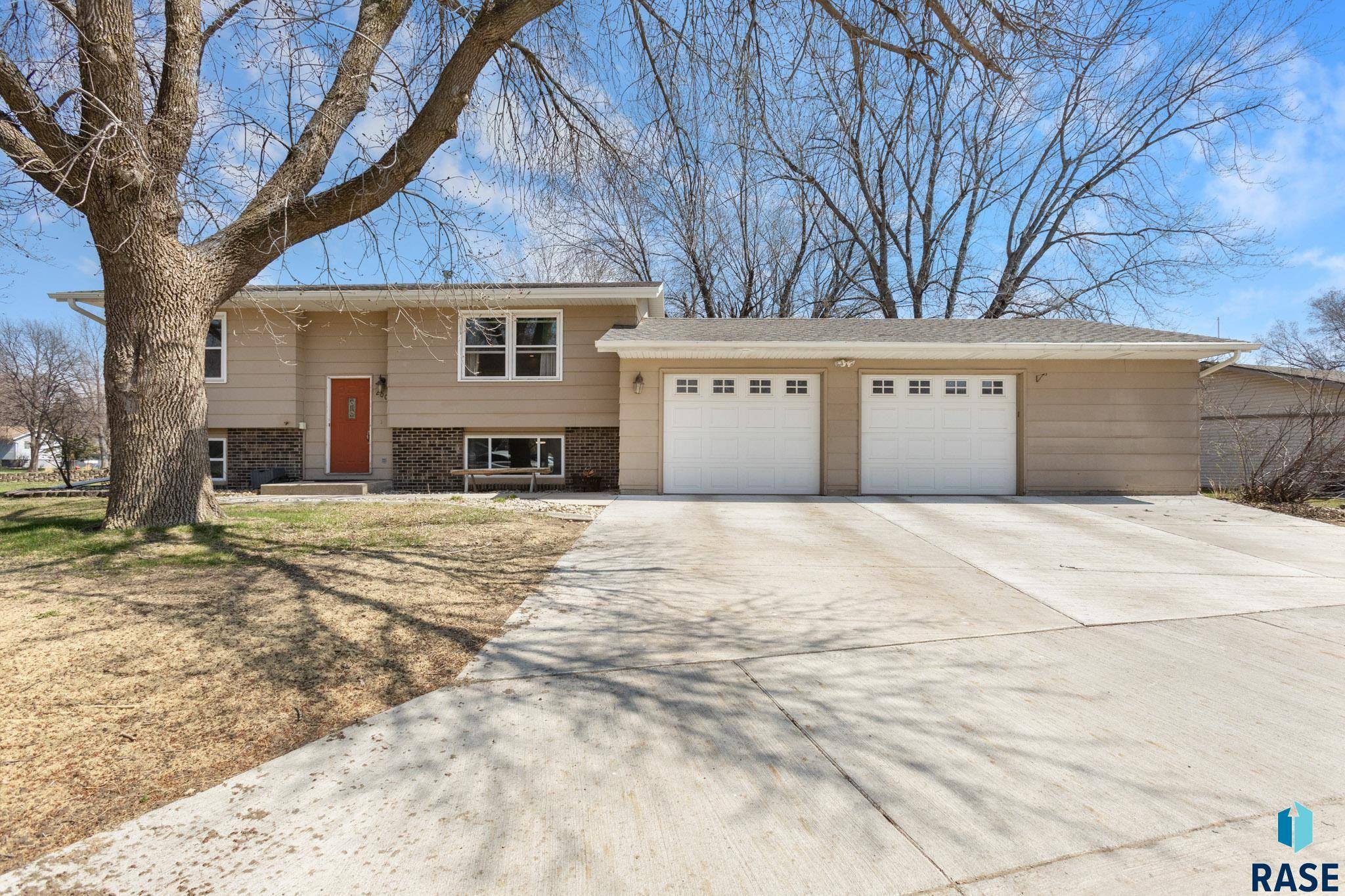 Harrisburg, SD 57032,200 Perry Ln