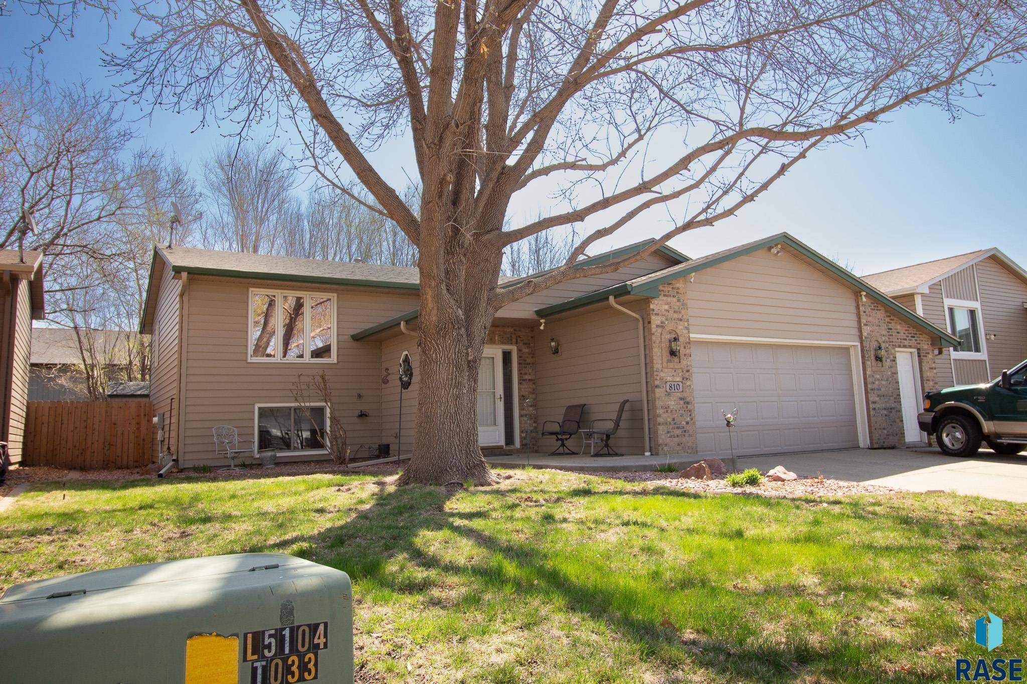 Sioux Falls, SD 57106,810 S Juneau Ln
