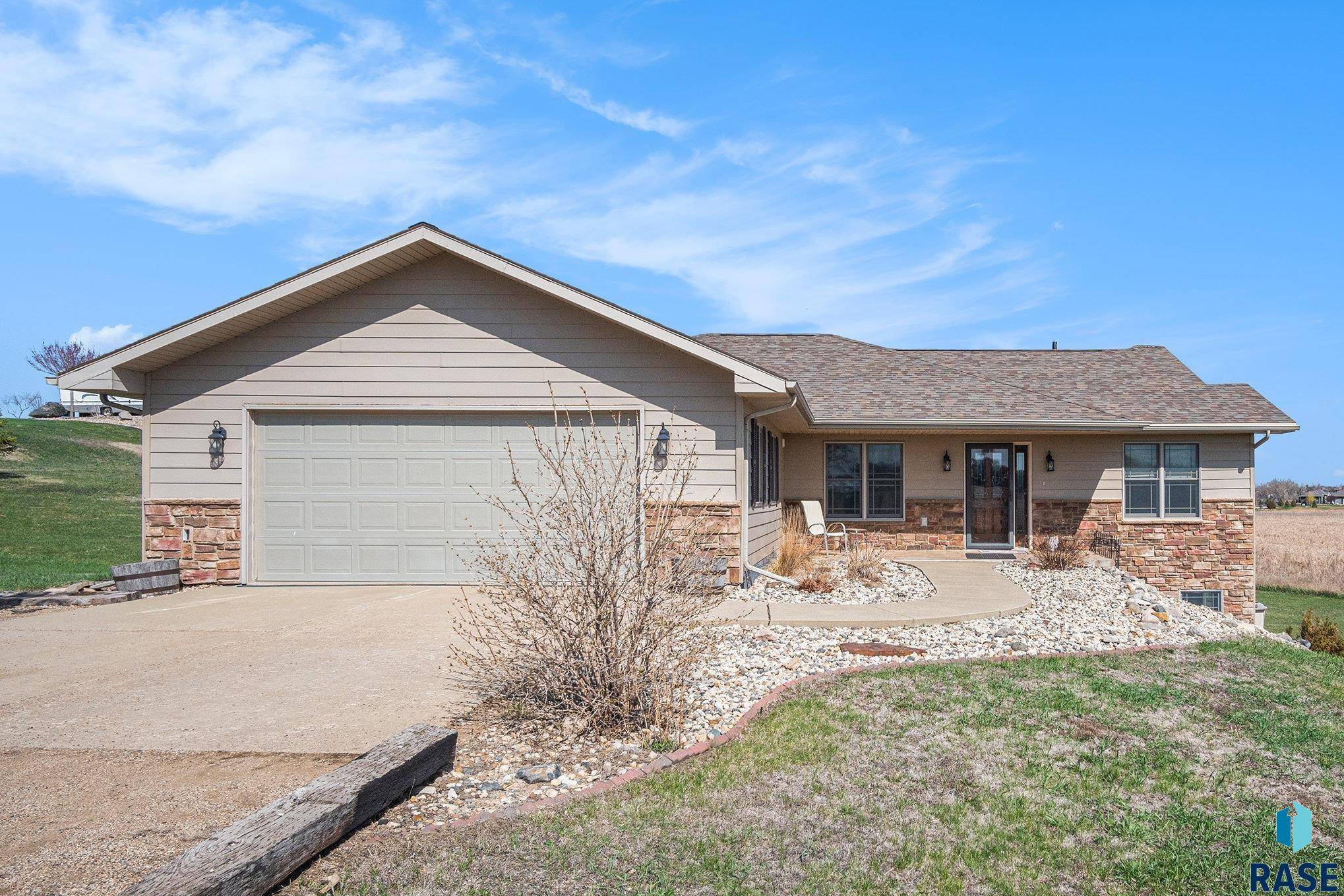 Wentworth, SD 57075,102 Round Lake Hills Dr
