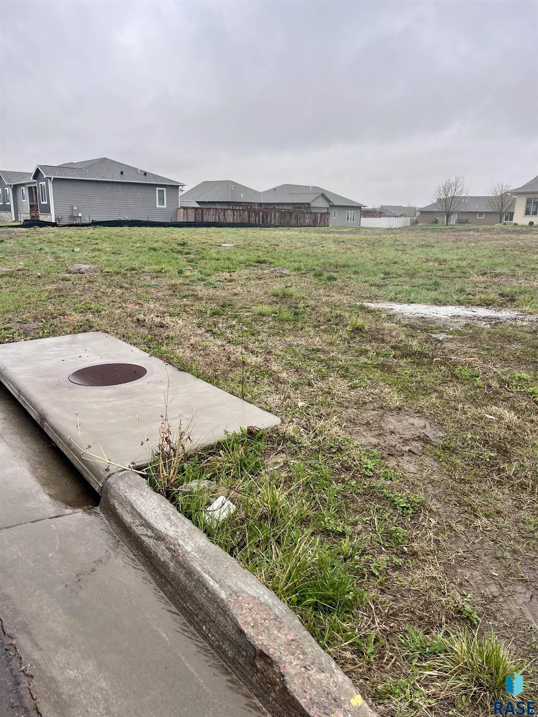 Sioux Falls, SD 57107,4228 N Interlachen Trl