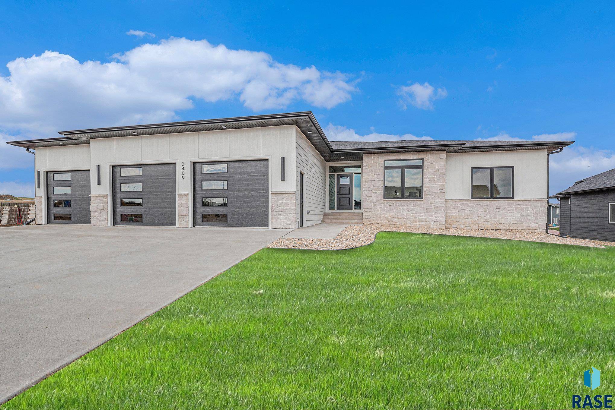 Sioux Falls, SD 57110,2409 S Meadowview Ave