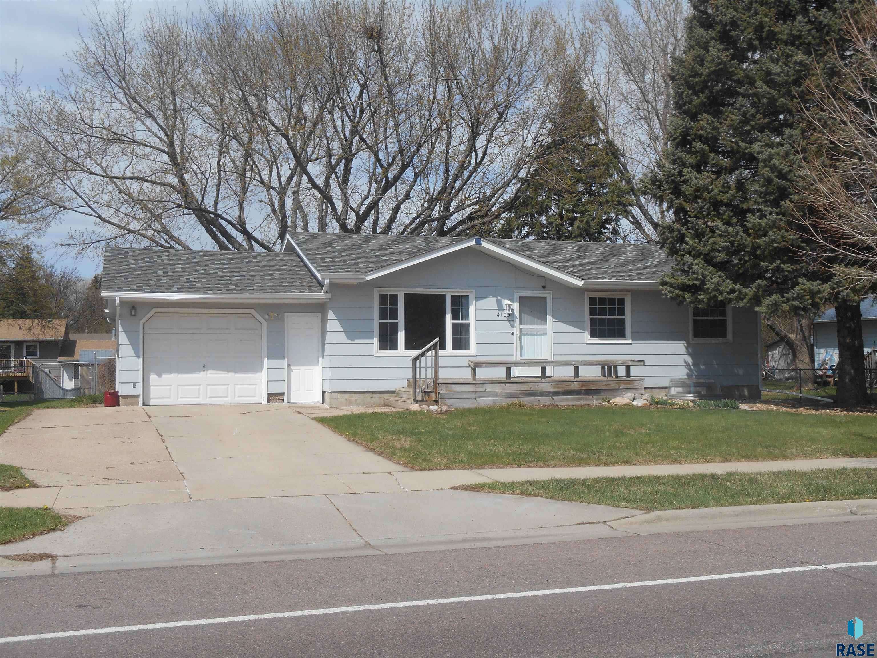 Sioux Falls, SD 57106,4105 Holbrook Ave