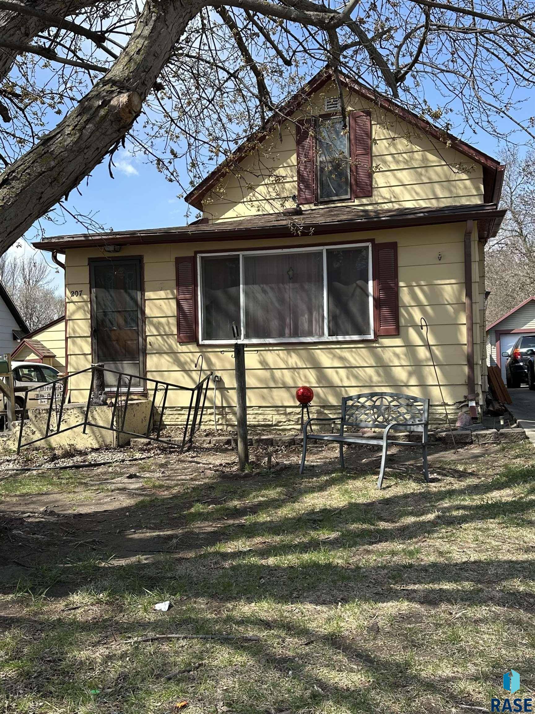 Luverne, MN 56156,207 N Kniss Ave