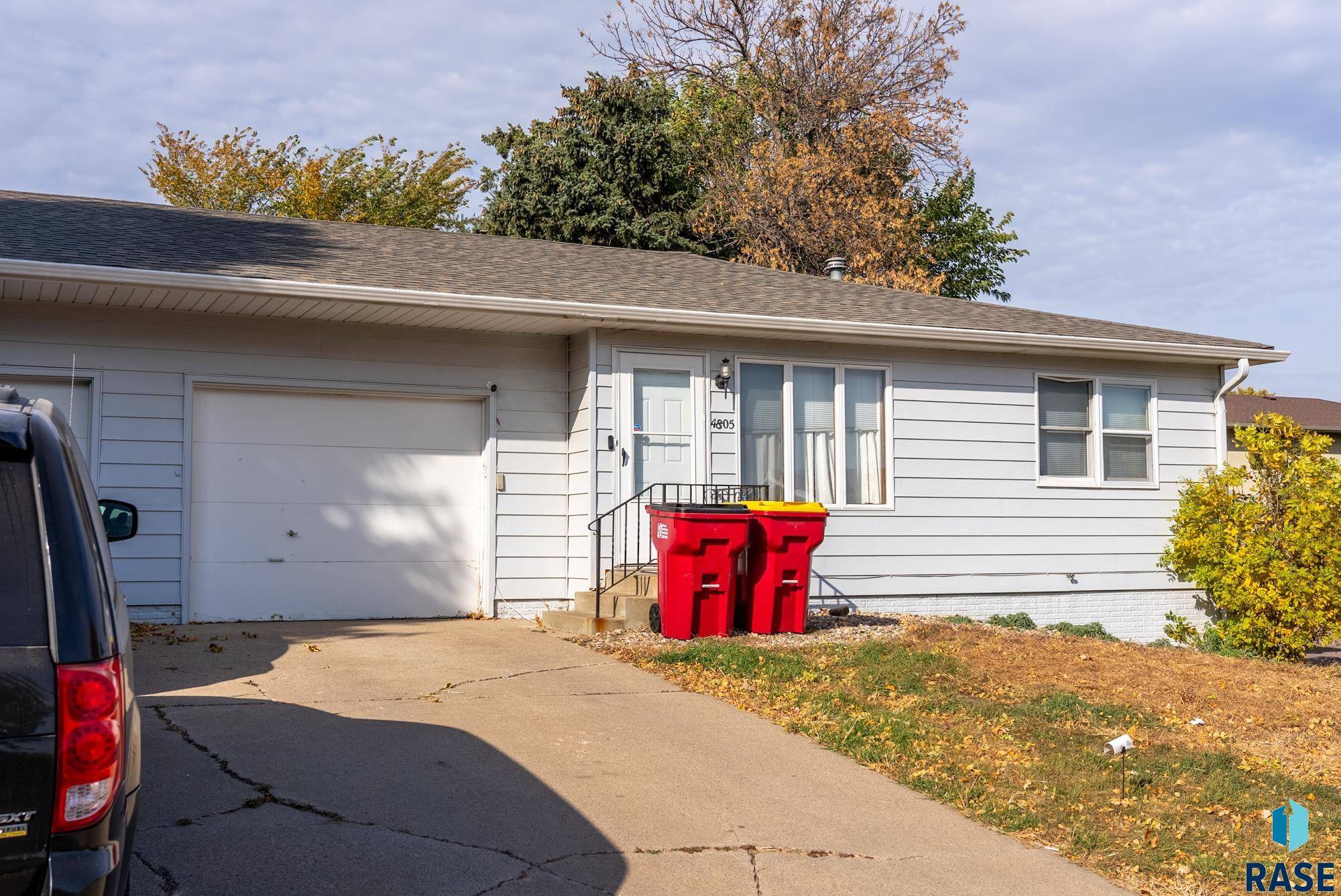 Sioux Falls, SD 57106,4805 S Baha Ave