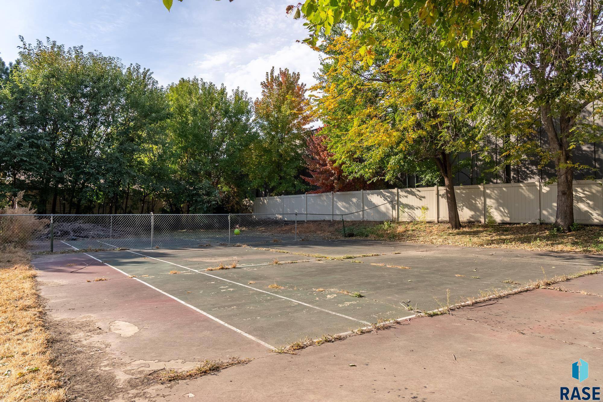 Sioux Falls, SD 57106,4805 S Baha Ave