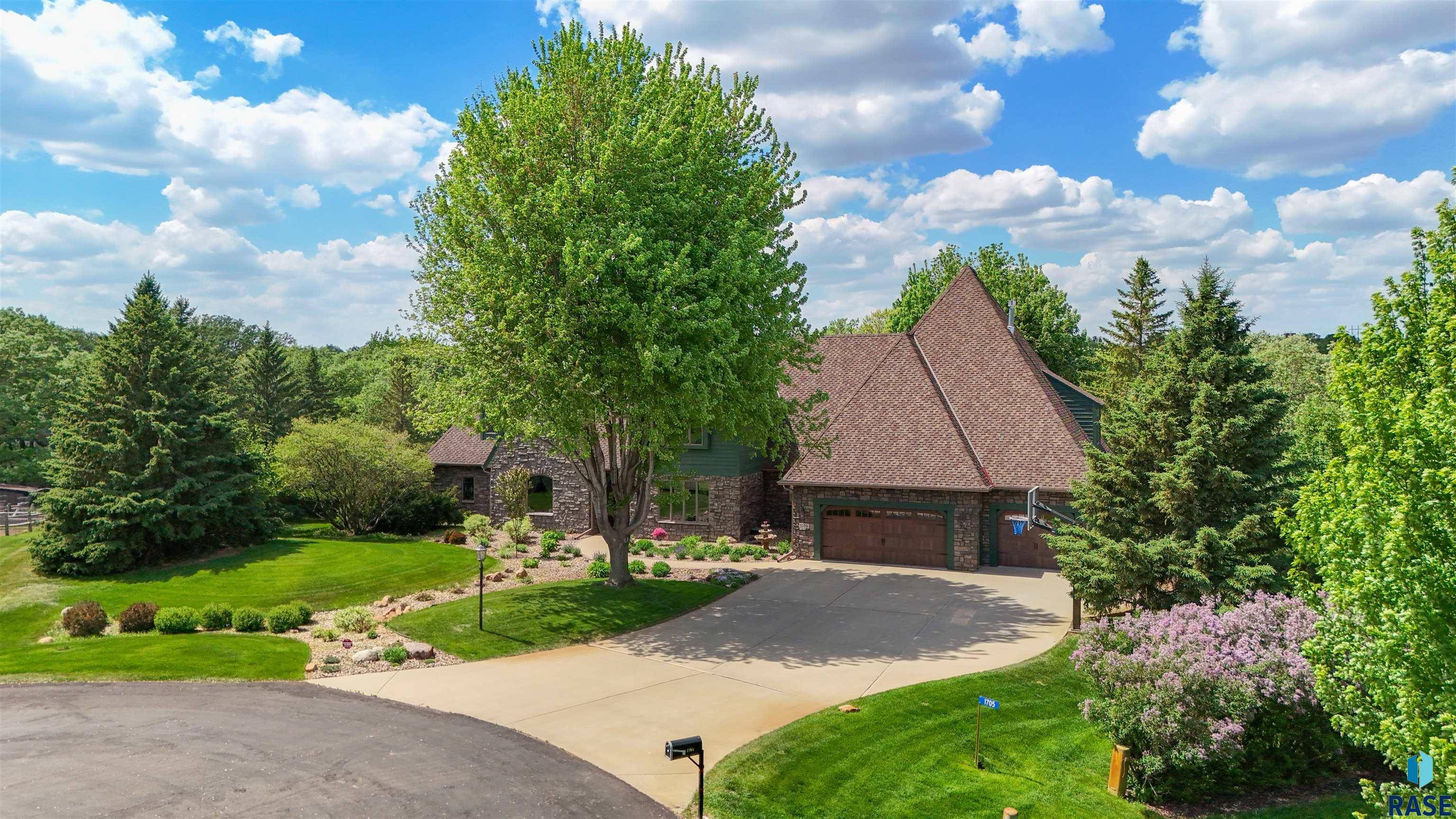 Sioux Falls, SD 57110,1705 N Deer Hollow Cir