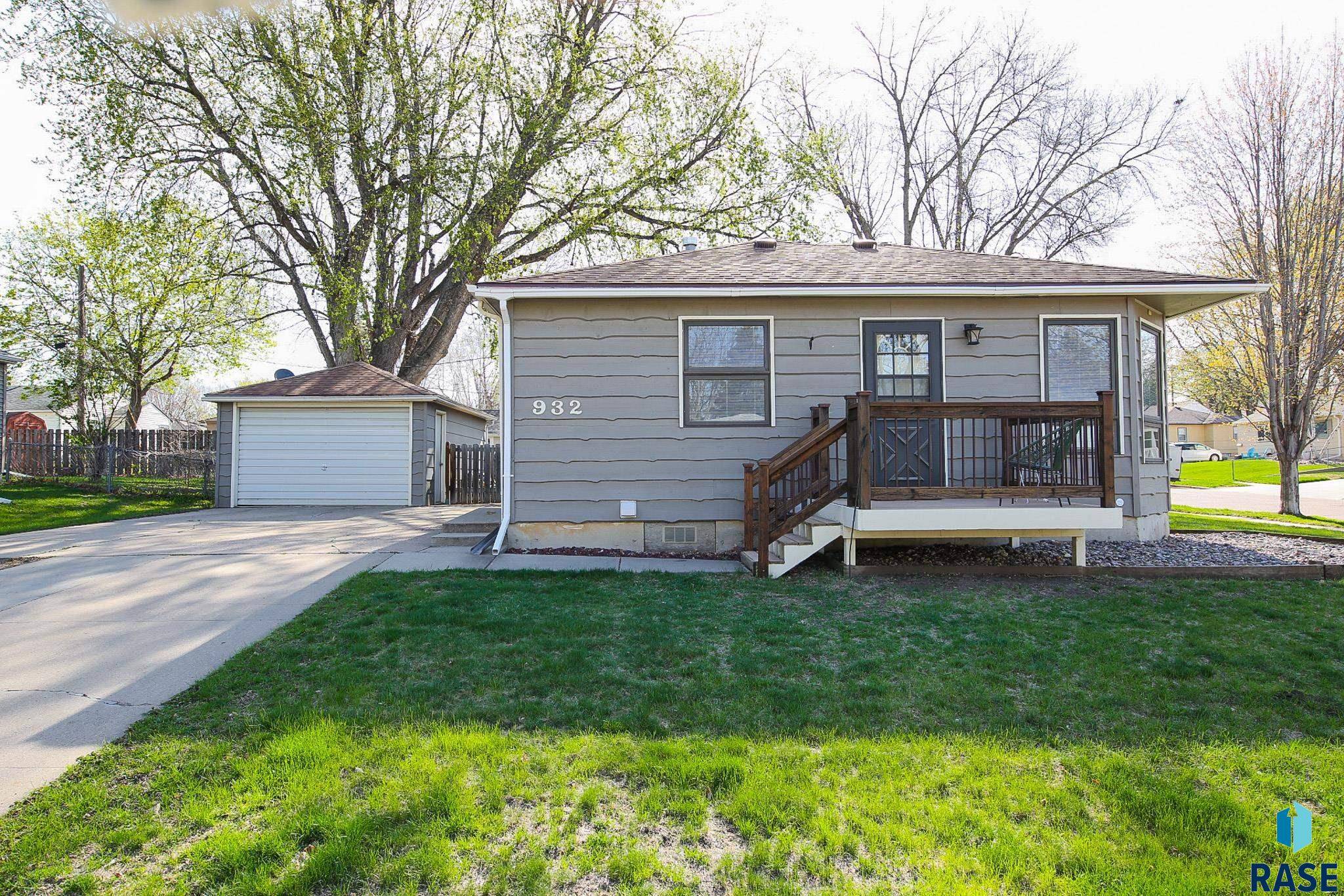Sioux Falls, SD 57103,932 S Holt Ave