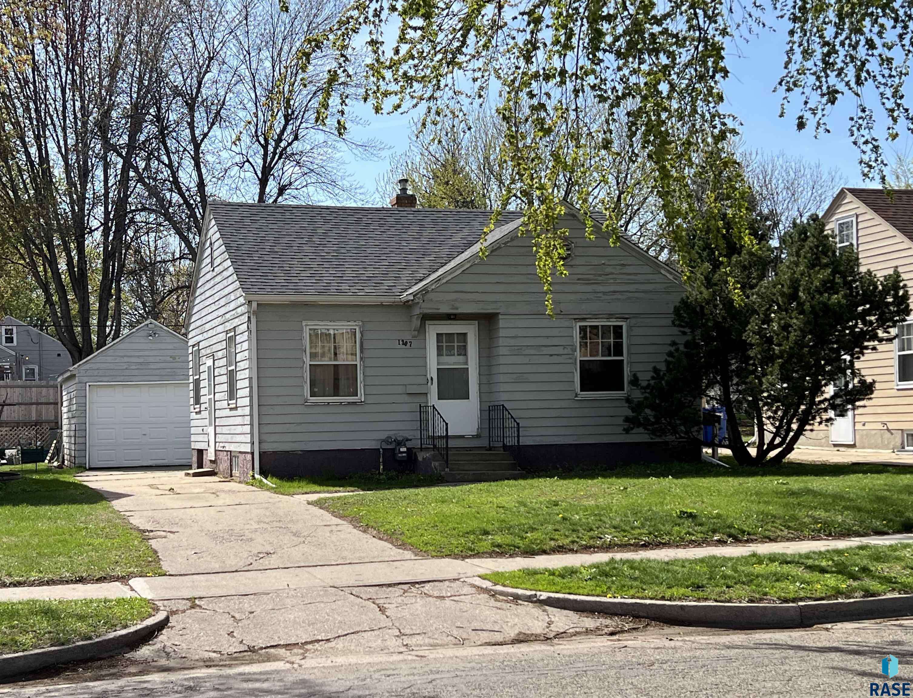 Sioux Falls, SD 57105,1307 S West Ave
