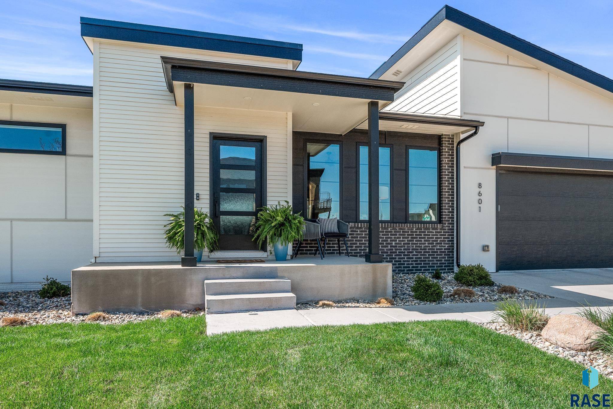 Sioux Falls, SD 57110,8601 E Fiddlewood Dr