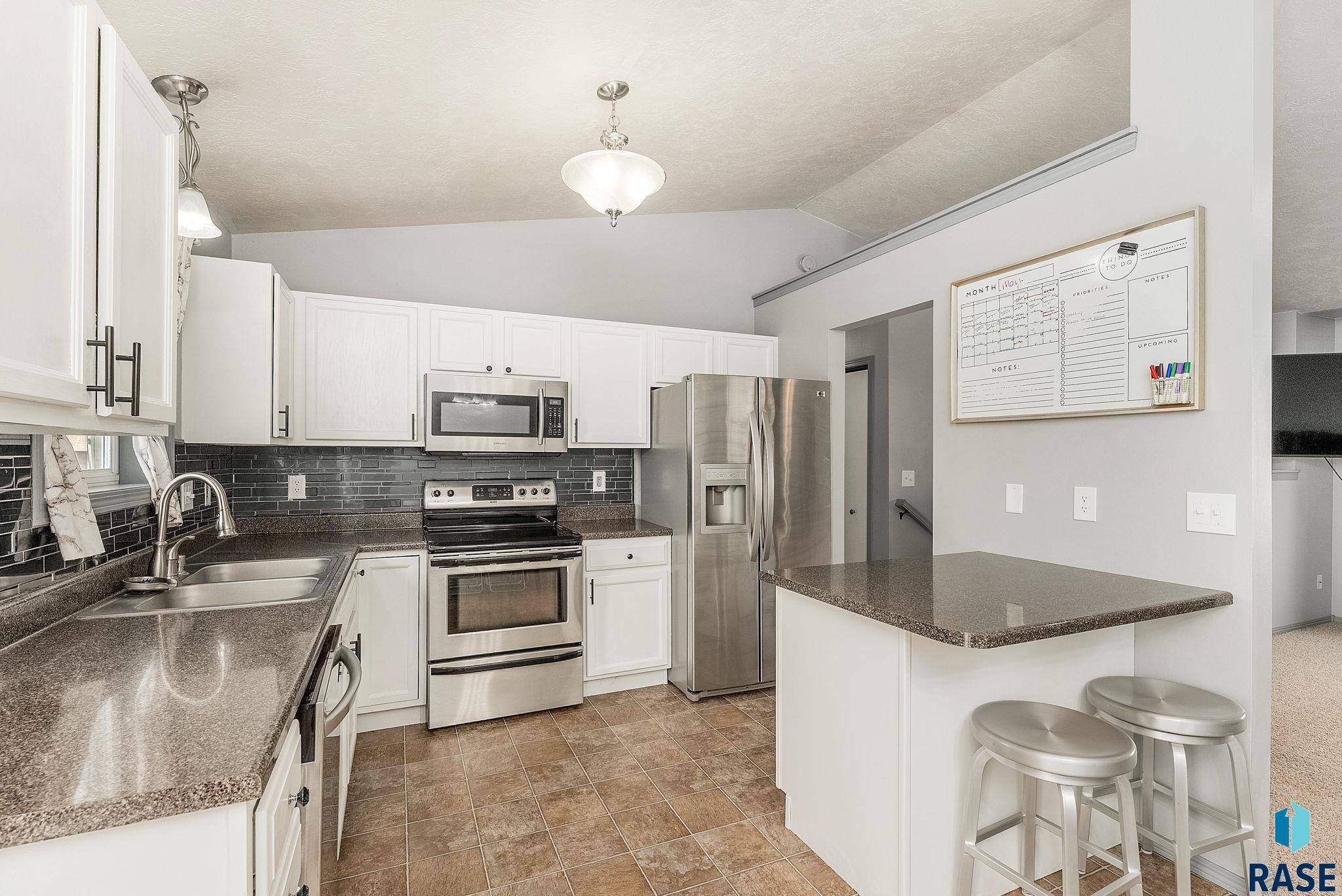 Sioux Falls, SD 57106,5909 S Dublin Ave