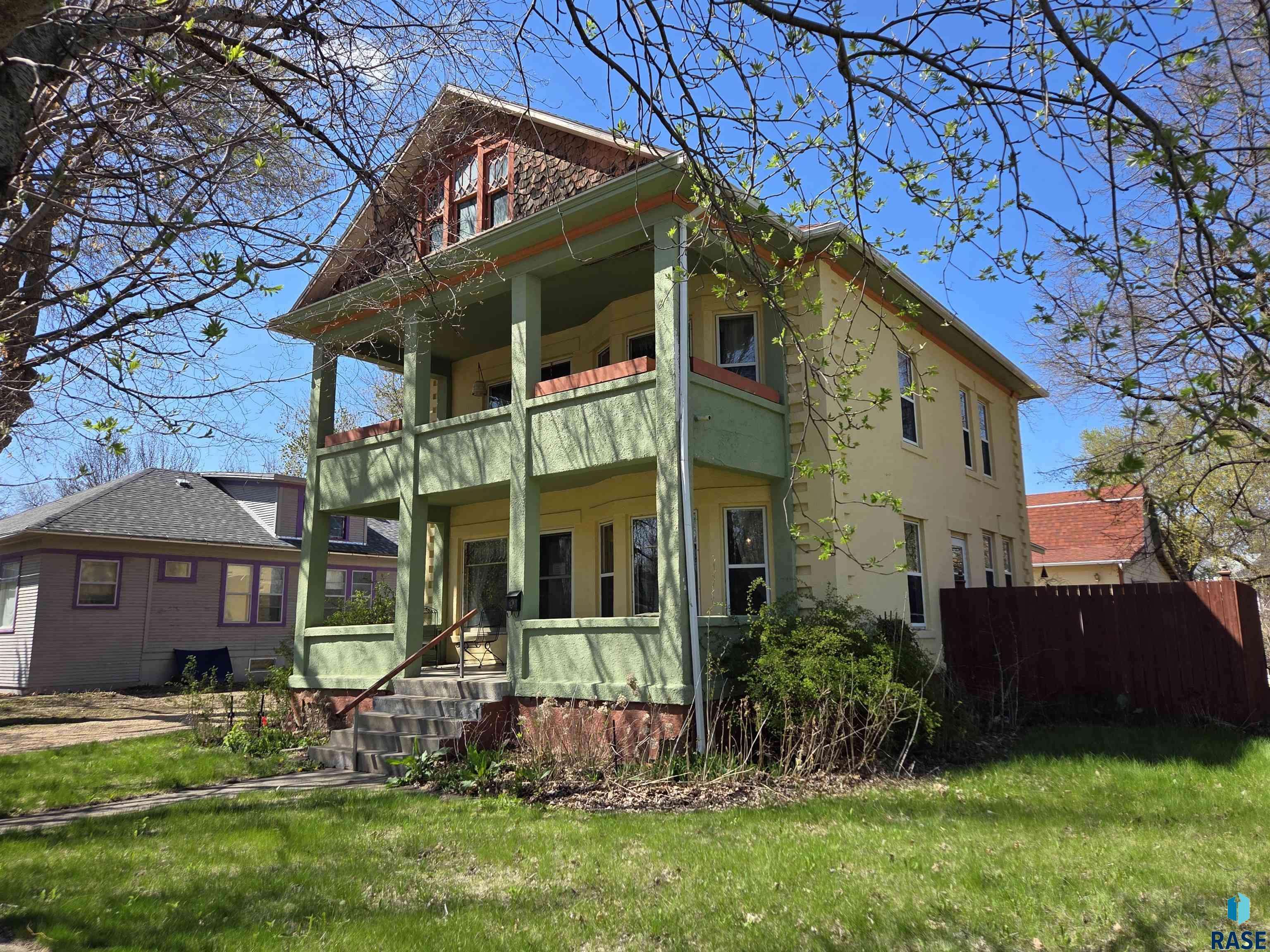 Madison, SD 57042,518 NW 1st St